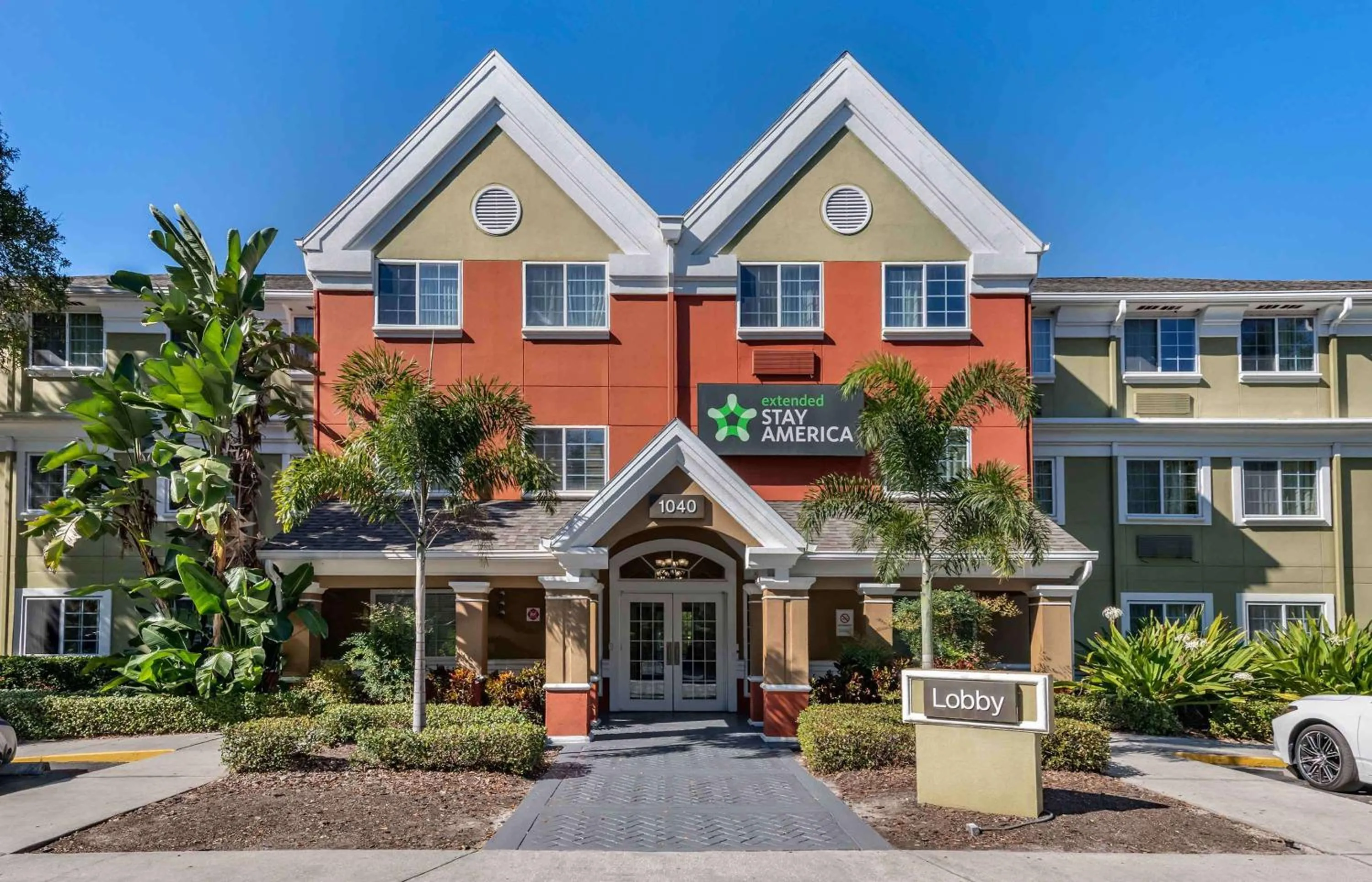 Property building in Extended Stay America Select Suites - Orlando - Lake Mary - 1040 Greenwood Blvd