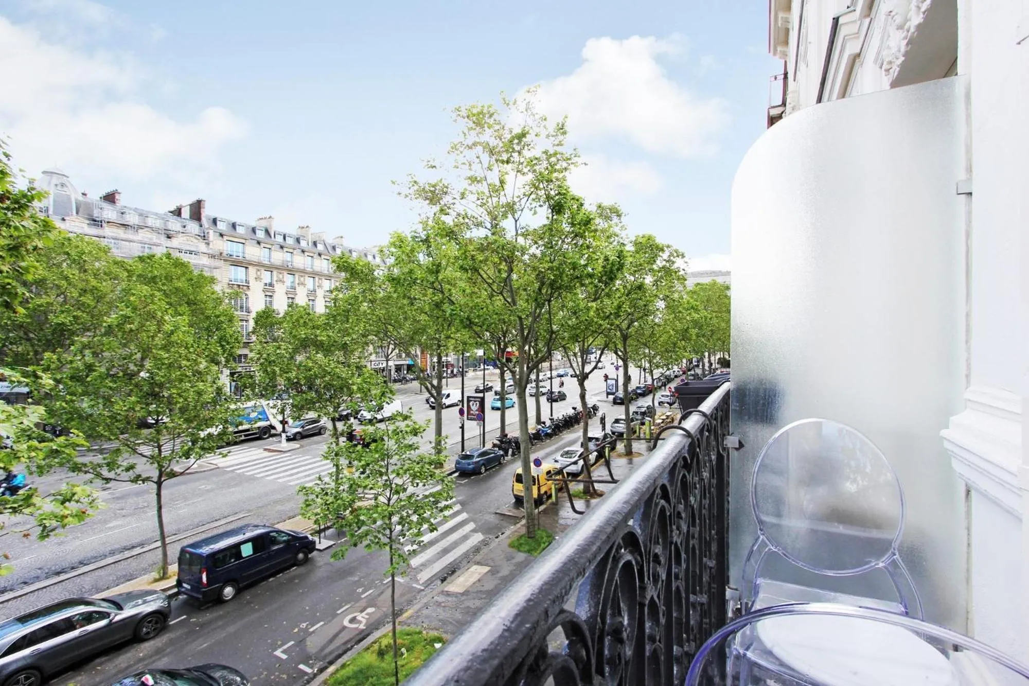 Suite junior avec balcon et vue sur Arc de Triomphe