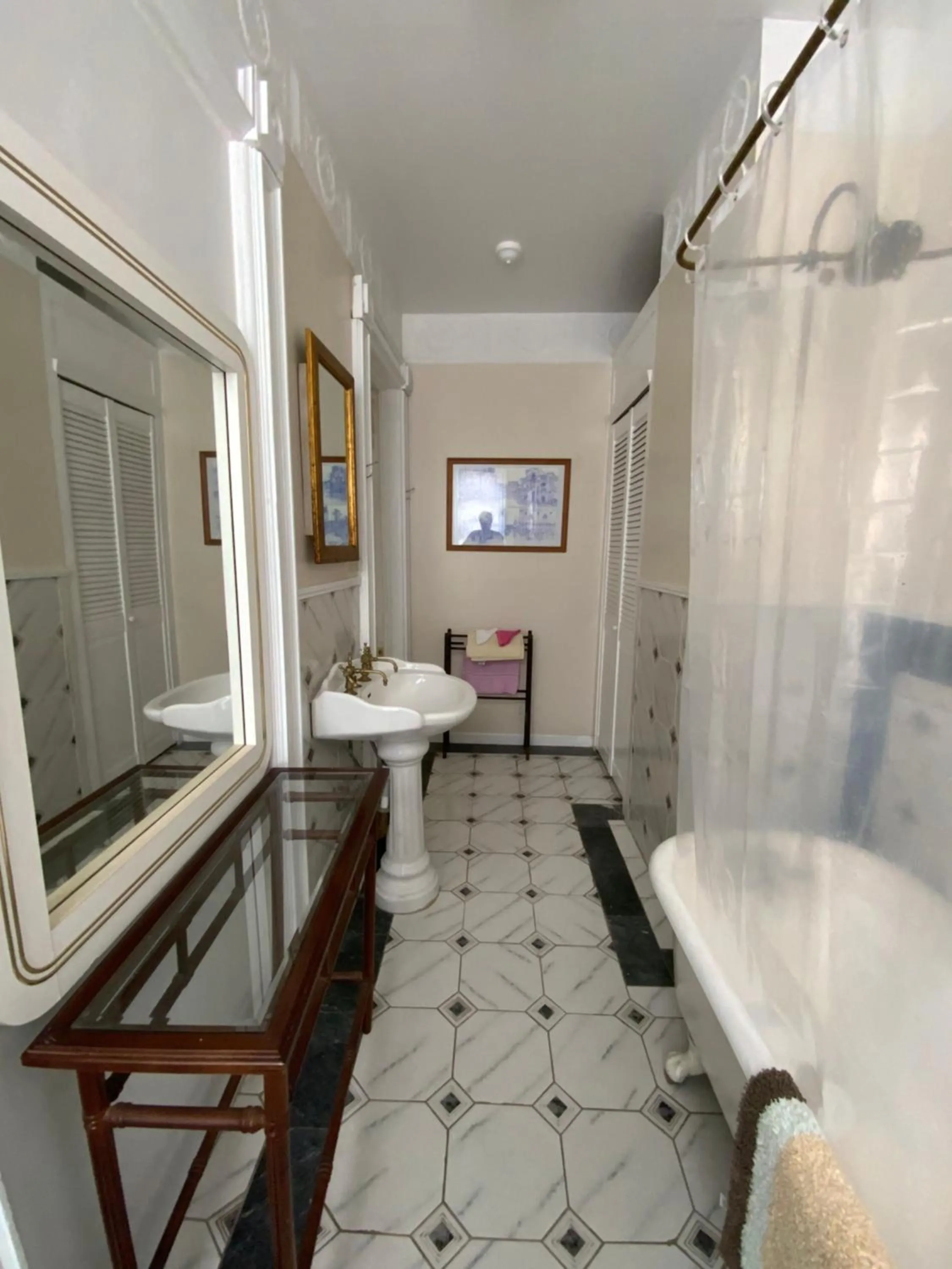 Fort Pl B&B and Gallery