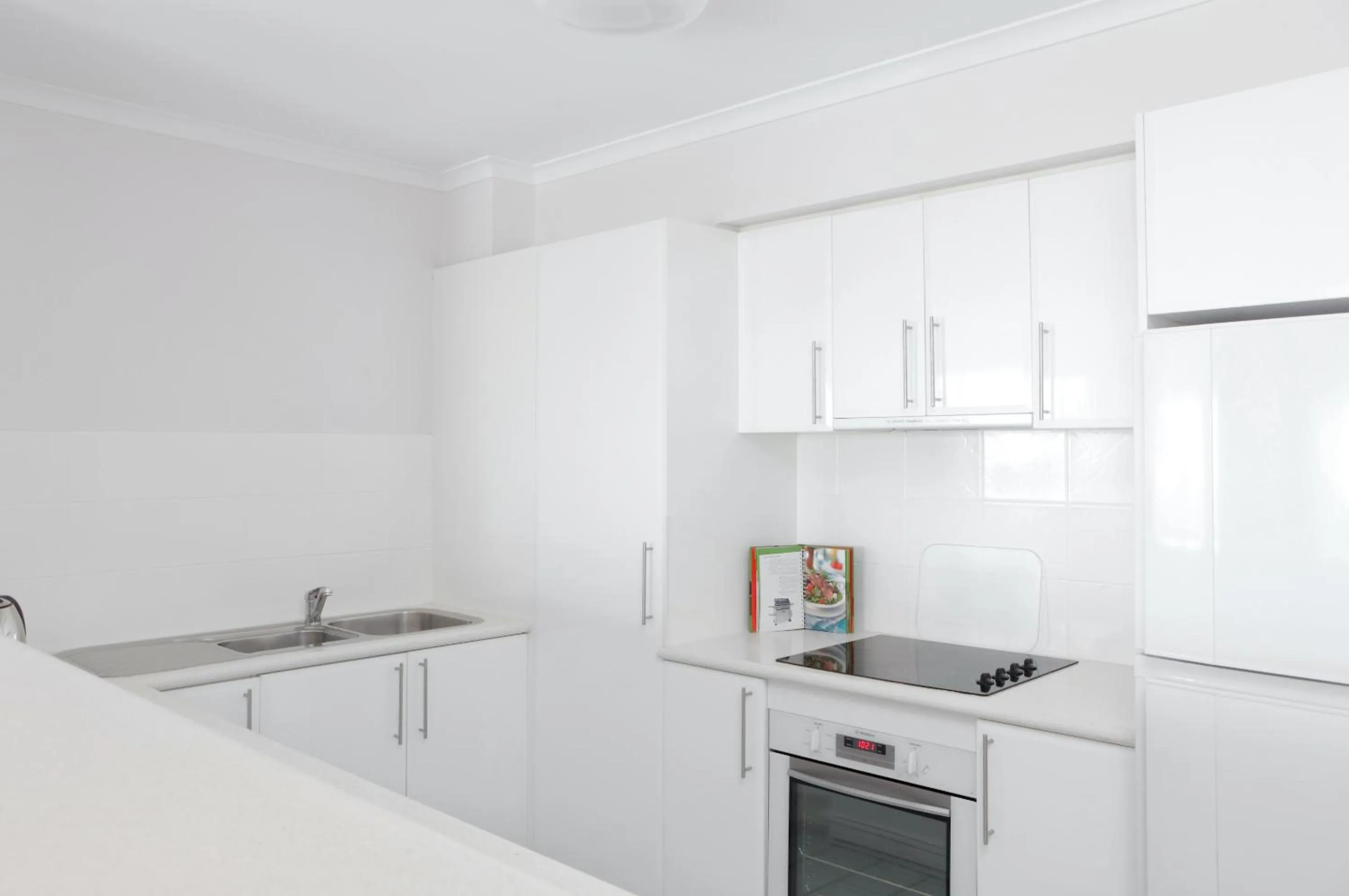 Kitchen or kitchenette in Serenity Apartments Noosa