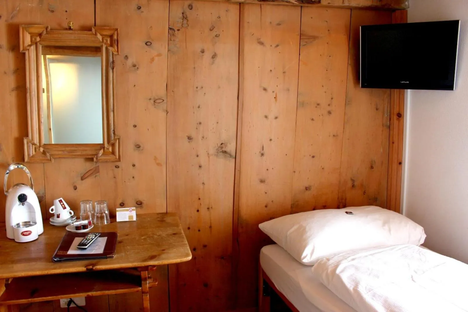 Bedroom, Bed in Gasthaus & Hotel Berninahaus