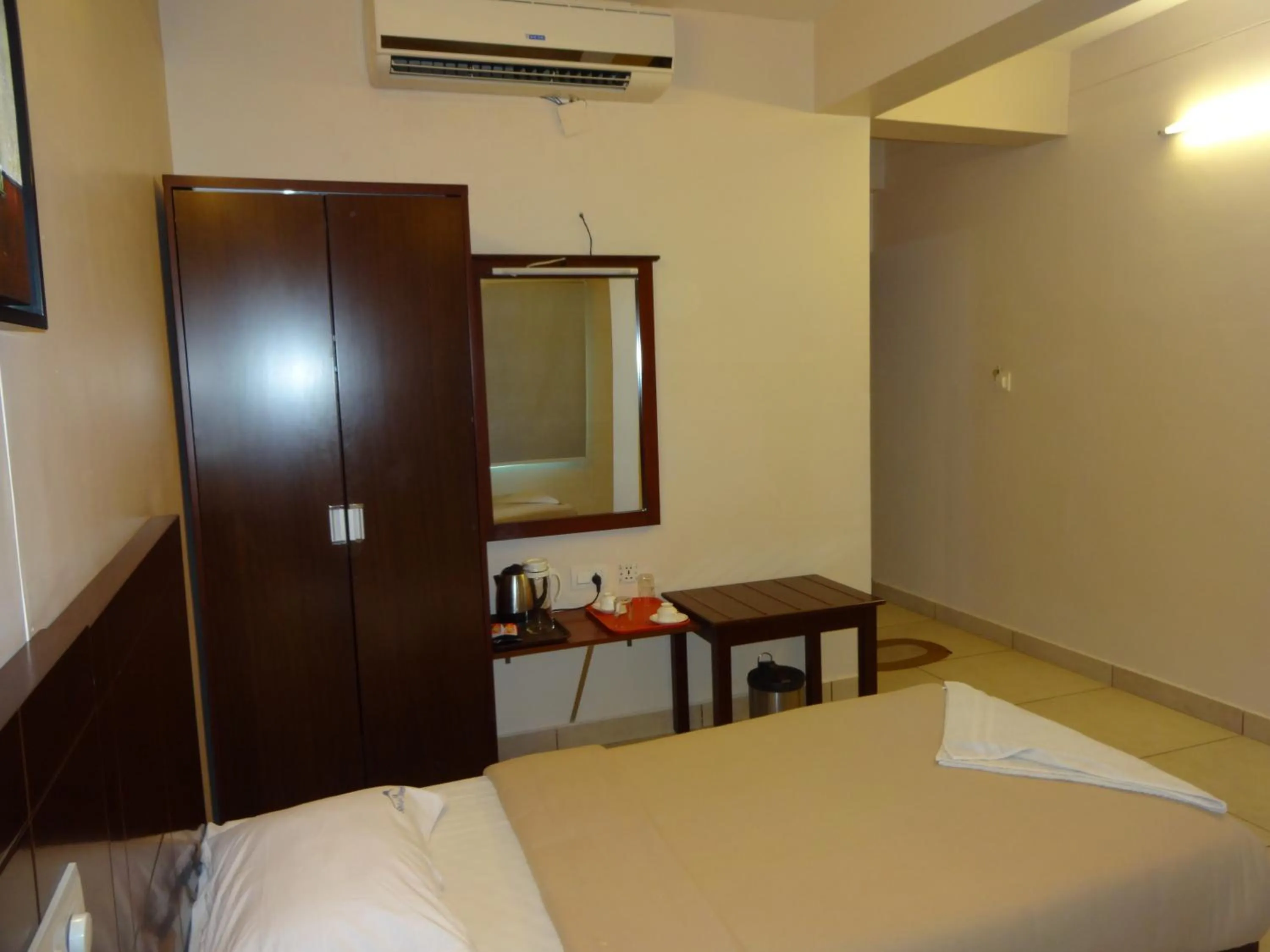 Photo of the whole room, Bed in Hotel Sky Lite