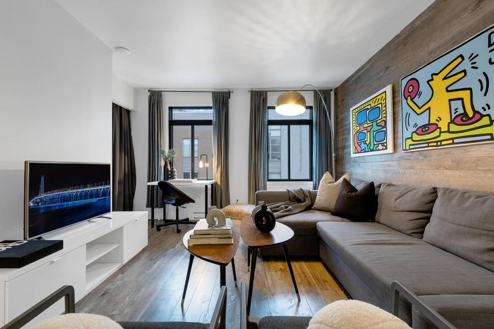 Communal lounge/ TV room in LiV MTL Urban