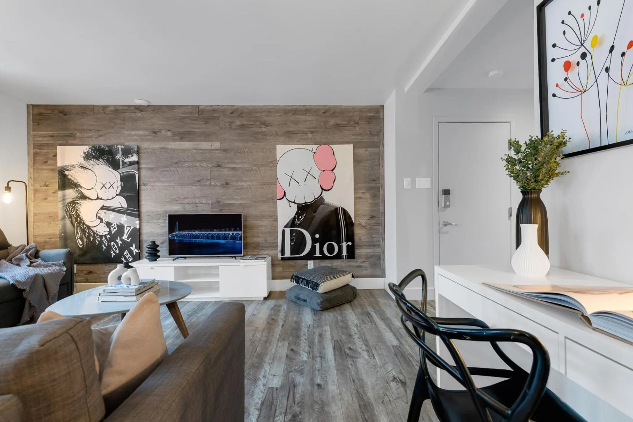 Communal lounge/ TV room in LiV MTL Urban