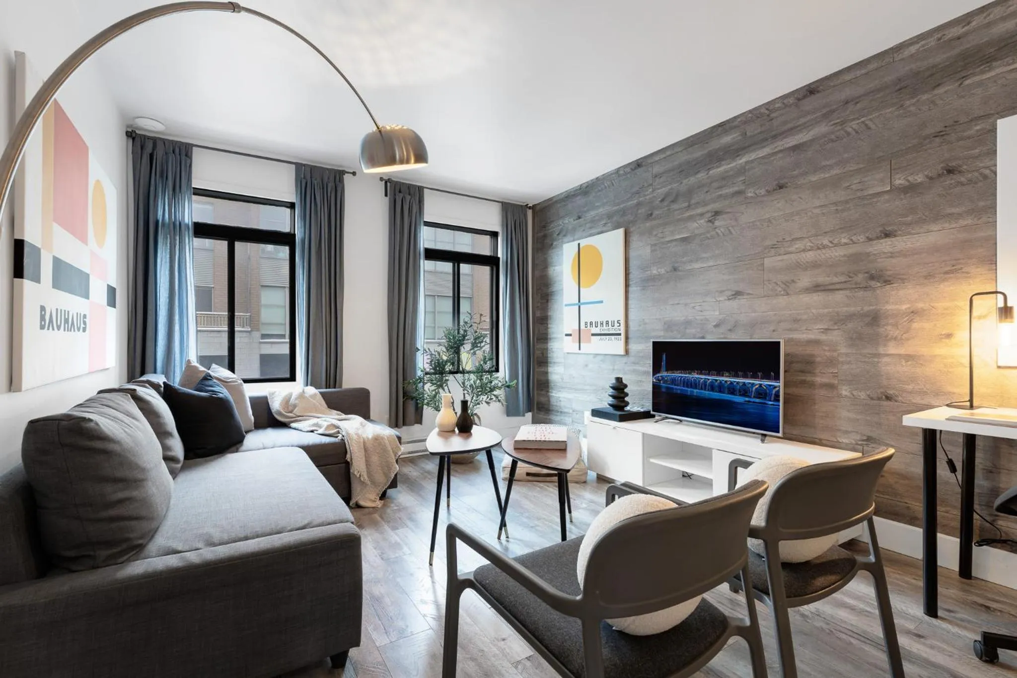 Communal lounge/ TV room in LiV MTL Urban