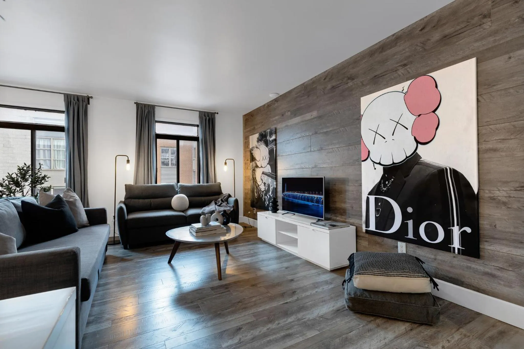 Communal lounge/ TV room in LiV MTL Urban