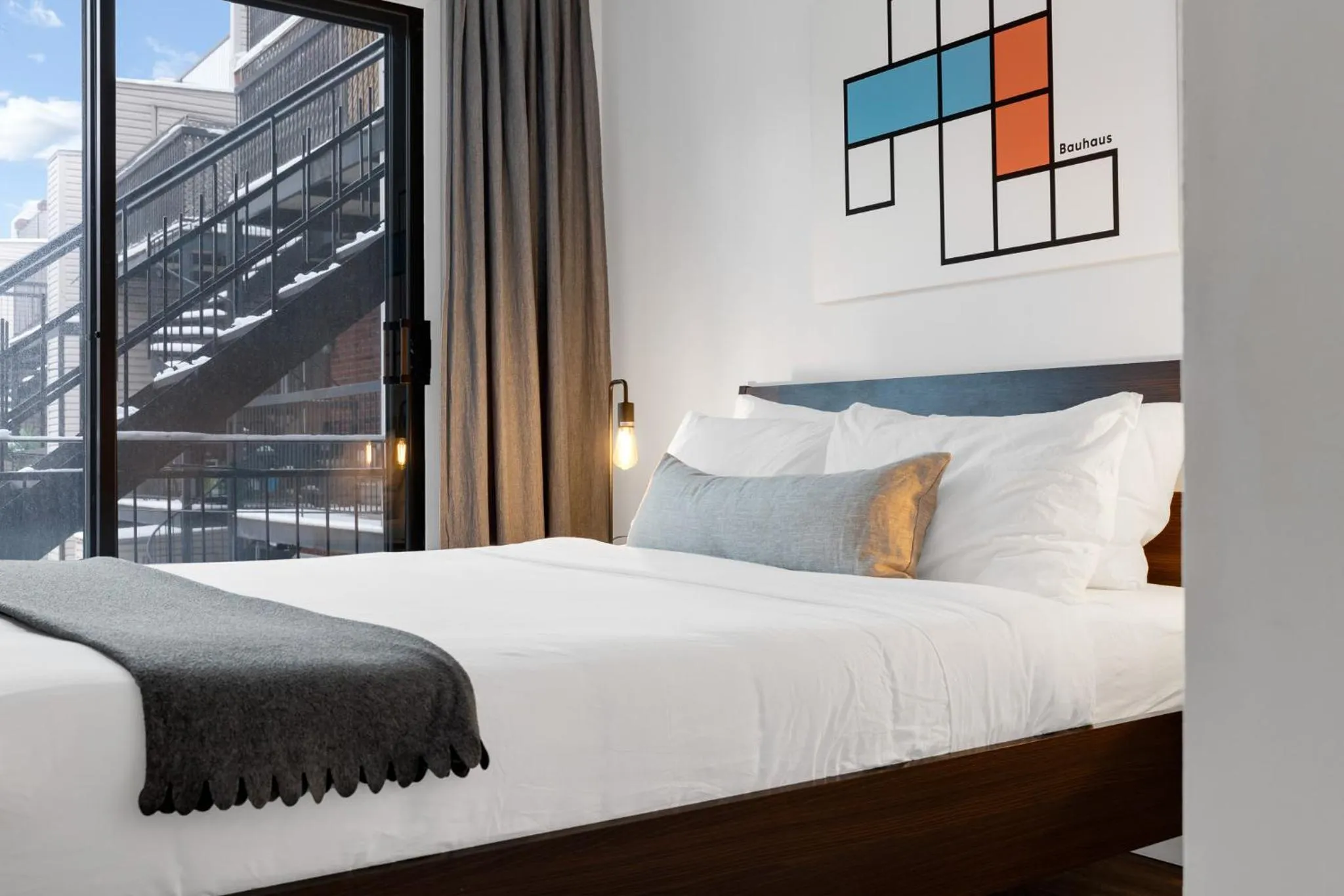 Bed in LiV MTL Urban