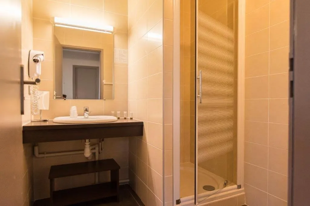 Bathroom in La Bastide de Sanilhac