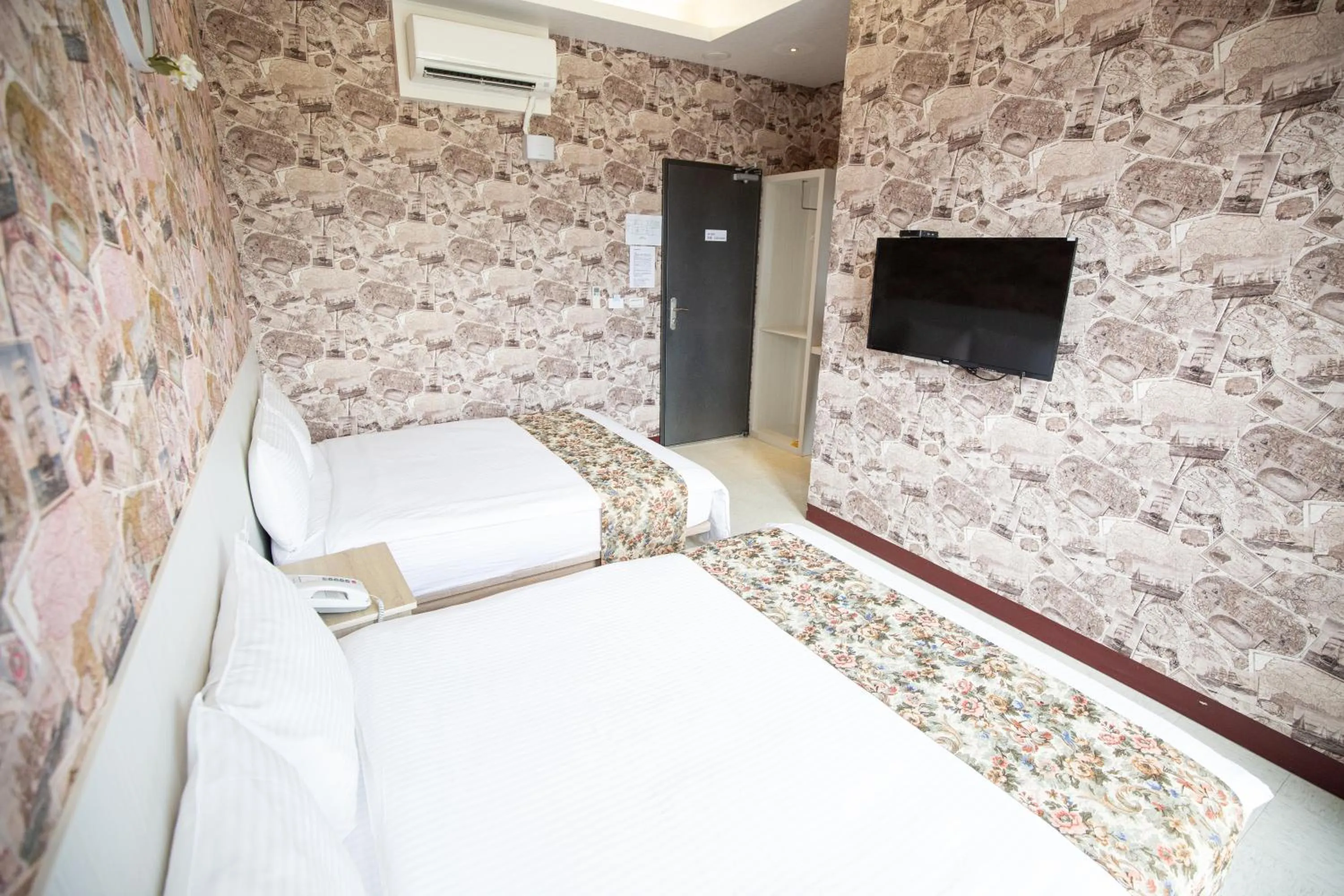 Bed in Jia-Jia Business Hotel