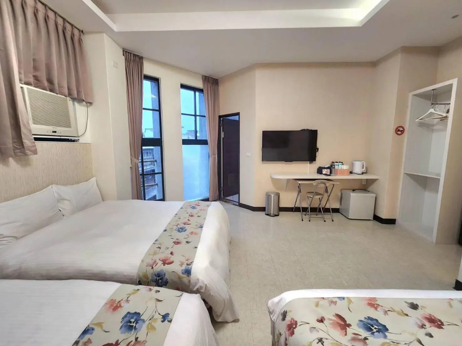 Bed in Jia-Jia Business Hotel