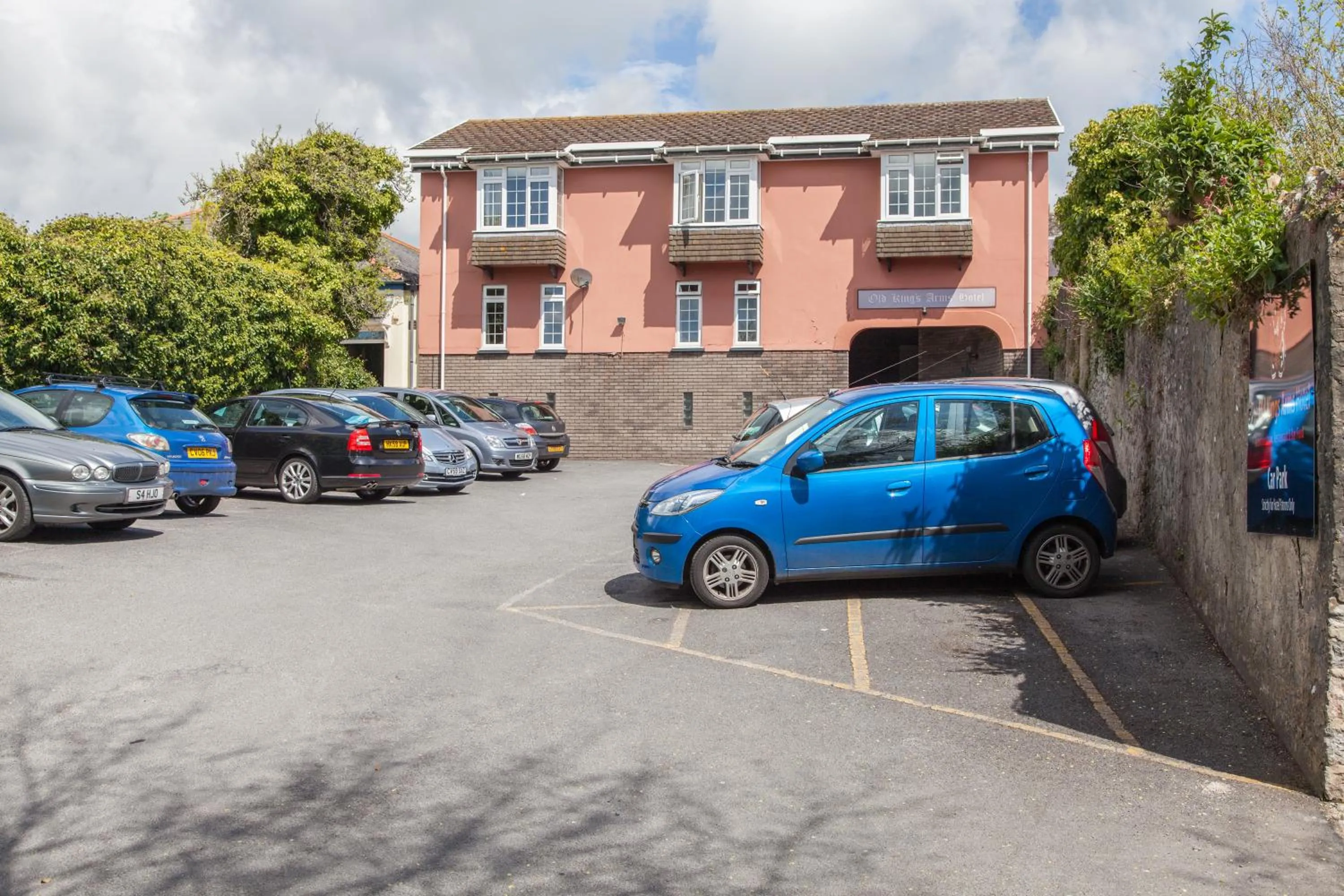 Day in Old Kings Arms Hotel