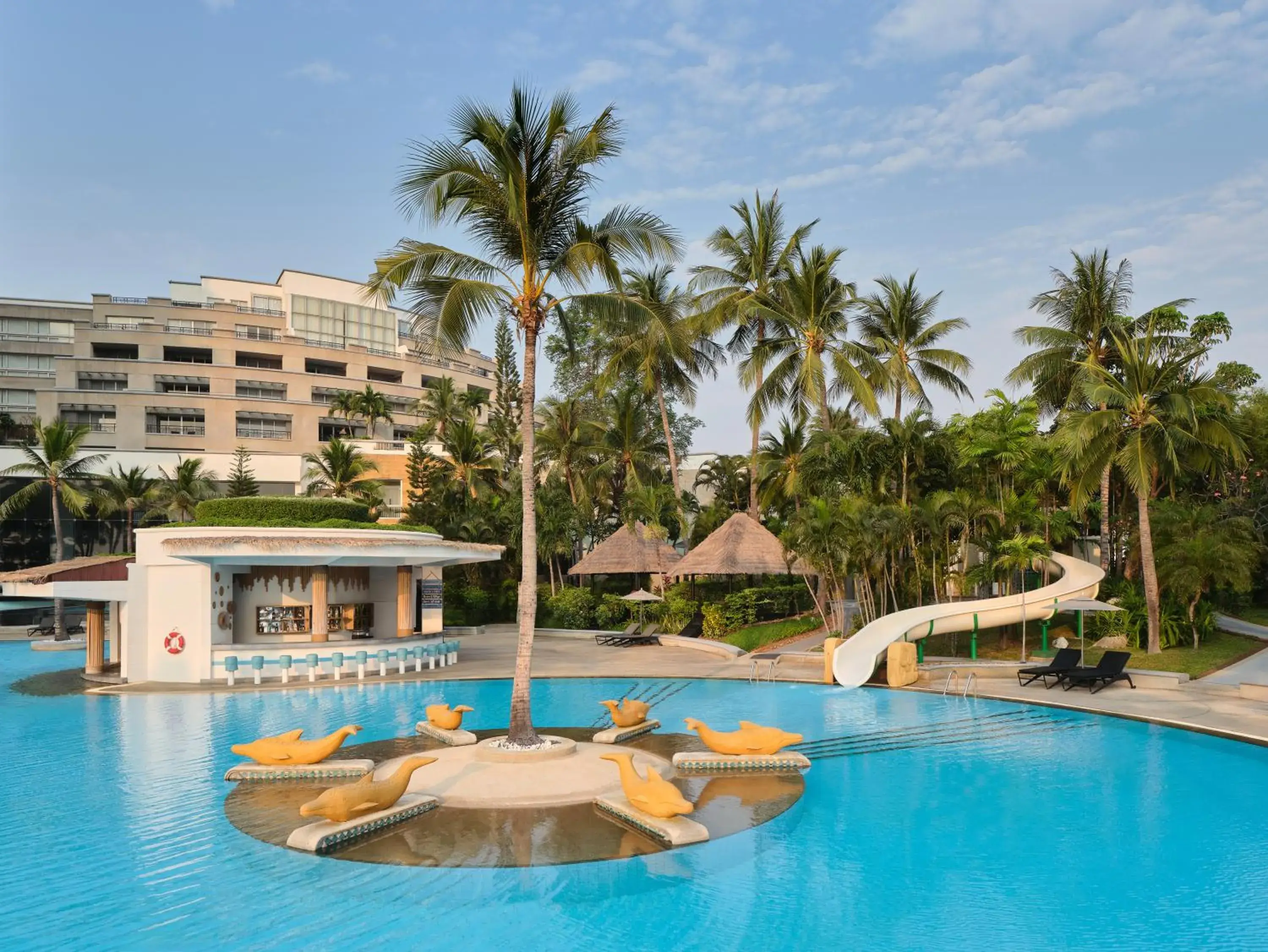 Swimming pool in Hilton Hua Hin Resort & Spa Swimming pool in Hilton Hua Hin Resort & Spa