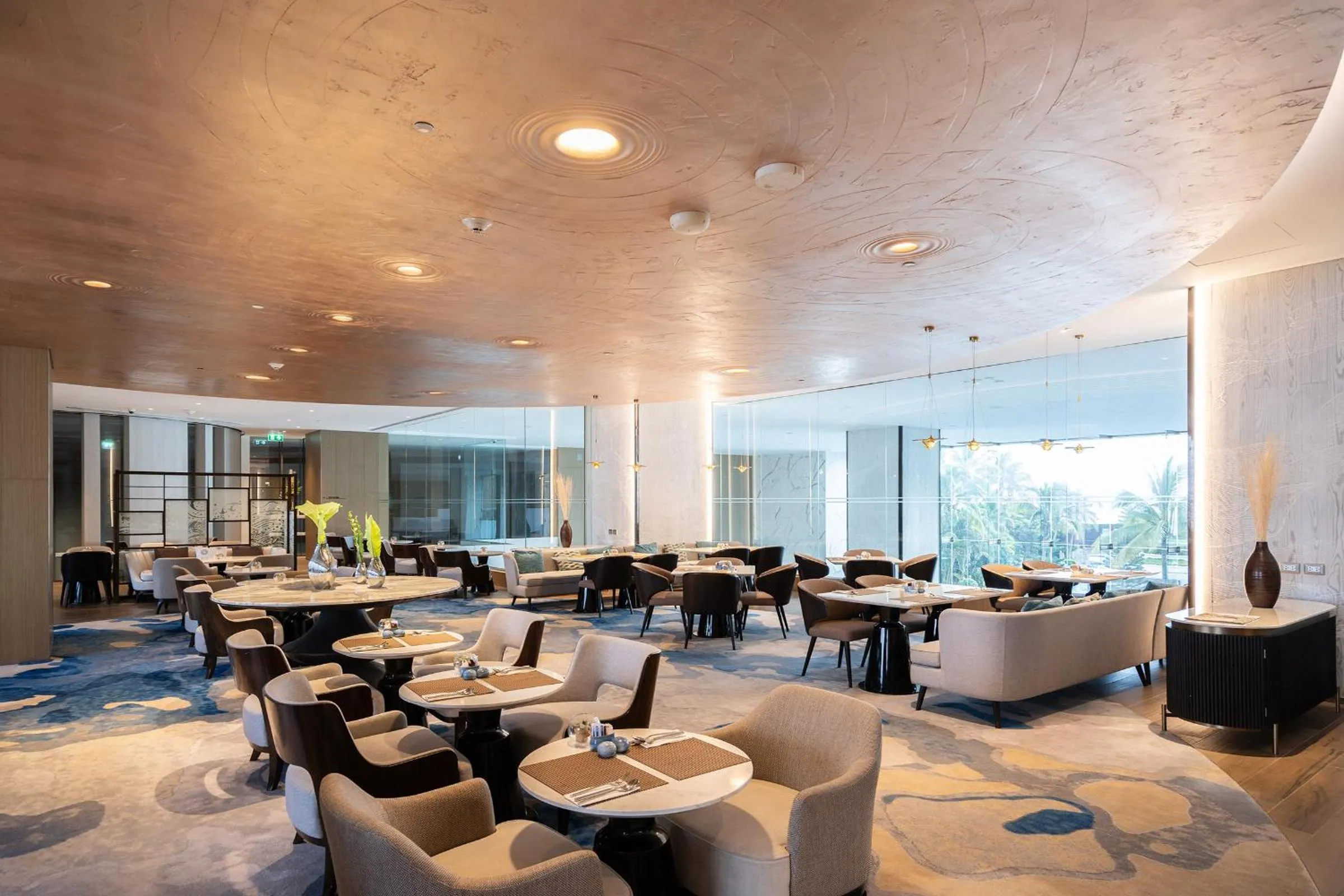 Lounge or bar in Hilton Hua Hin Resort & Spa