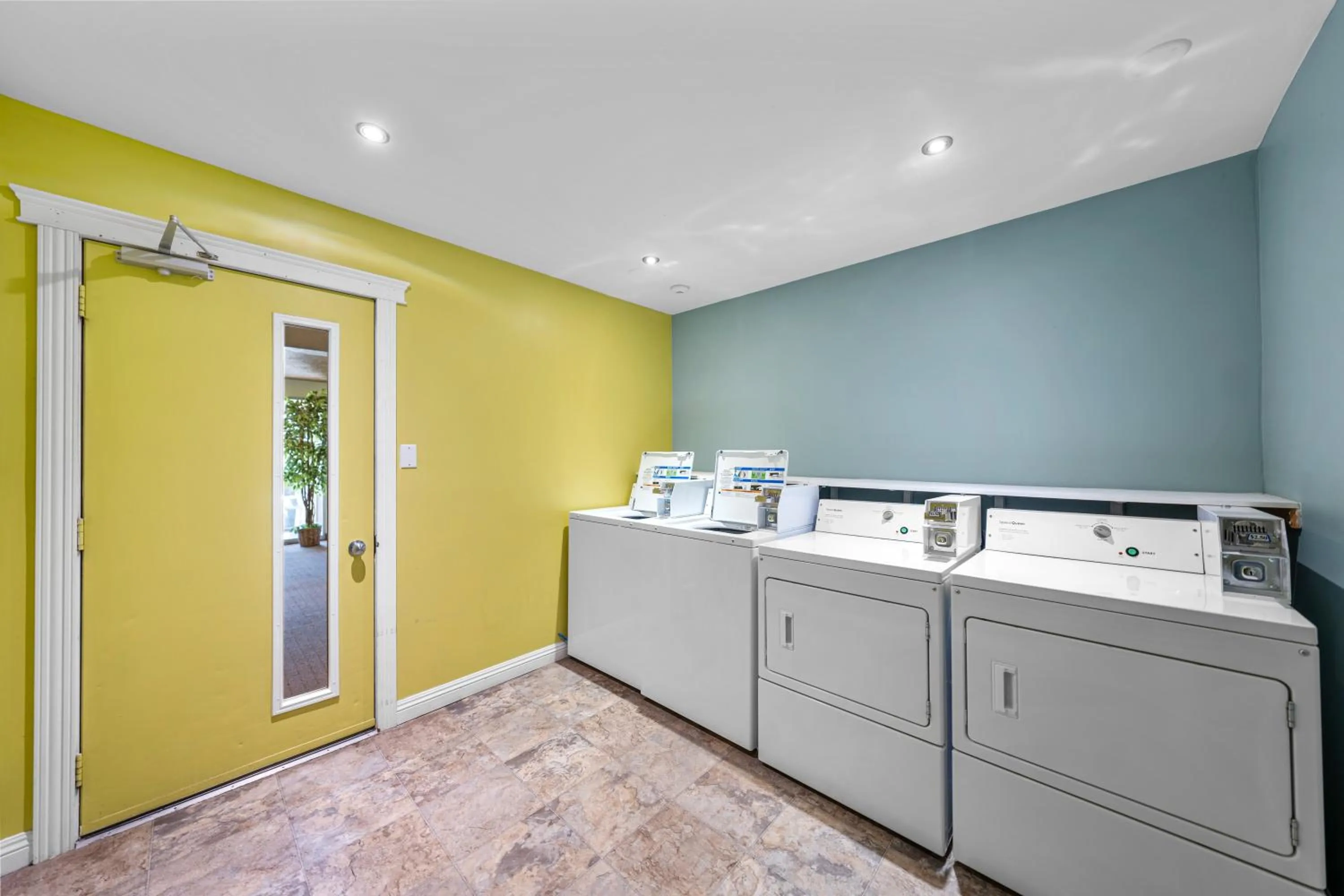 laundry in Shores Inn & Hotel