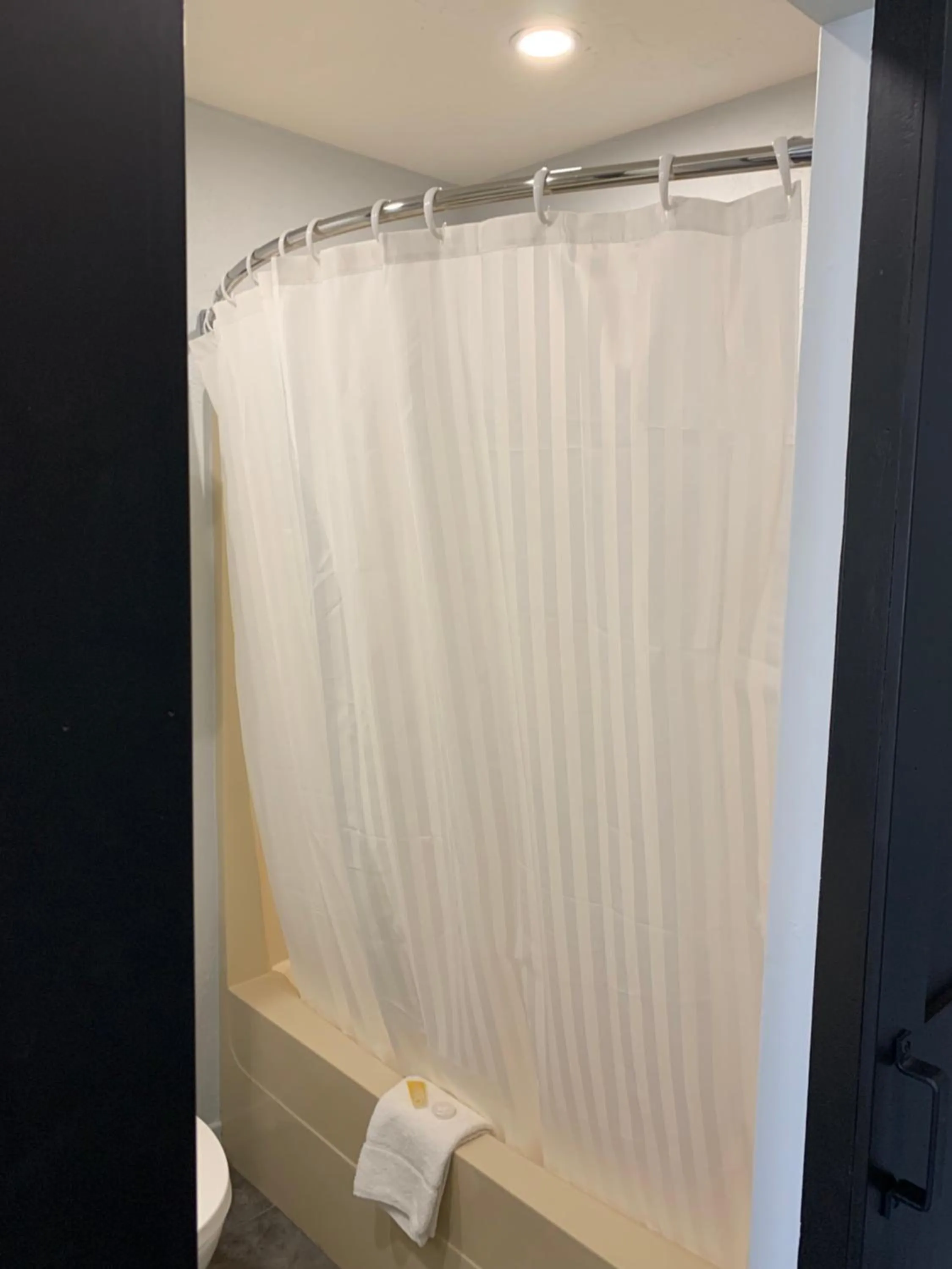 Bathroom in Shores Inn & Hotel