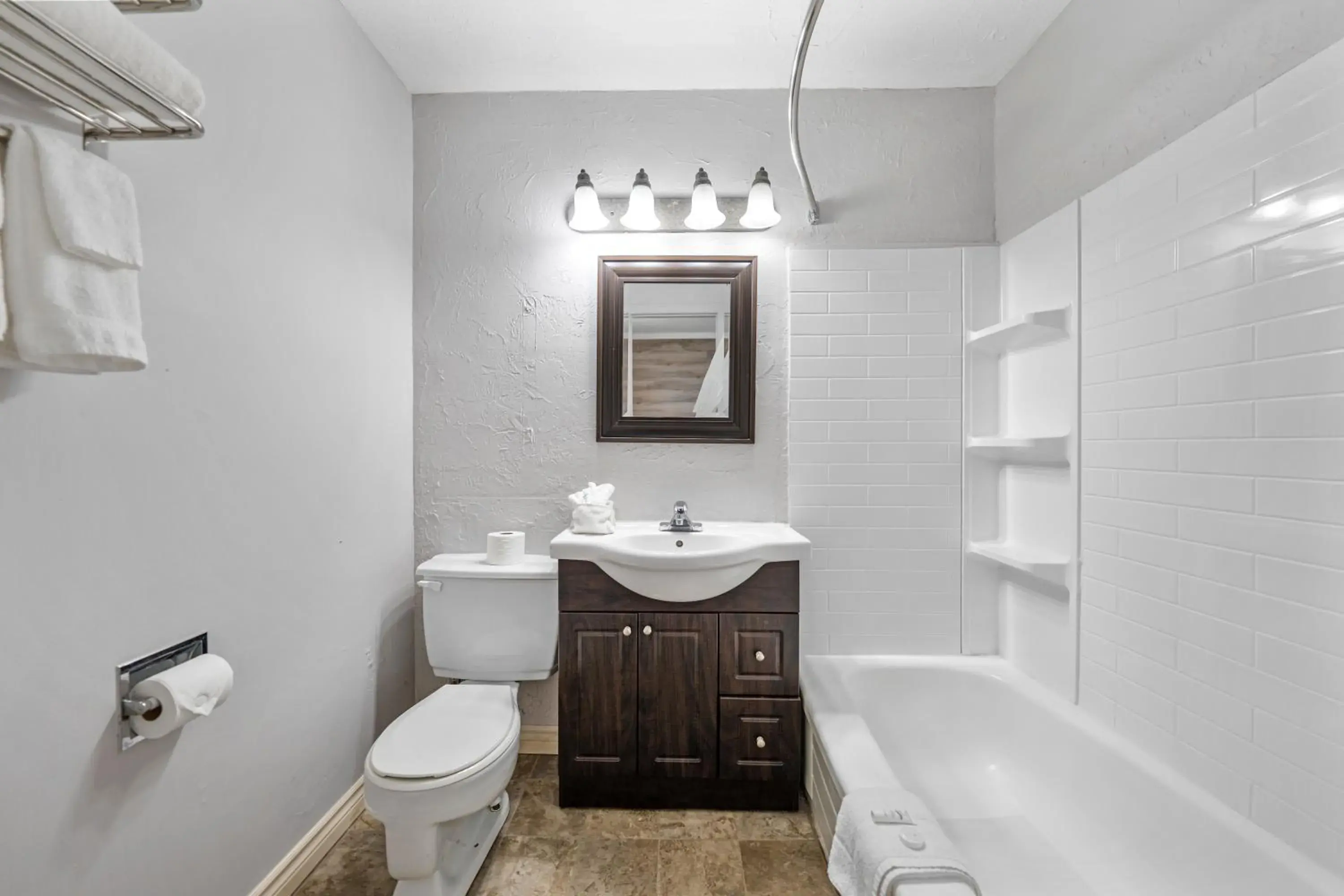 Double Room in Shores Inn & Hotel Double Room in Shores Inn & Hotel