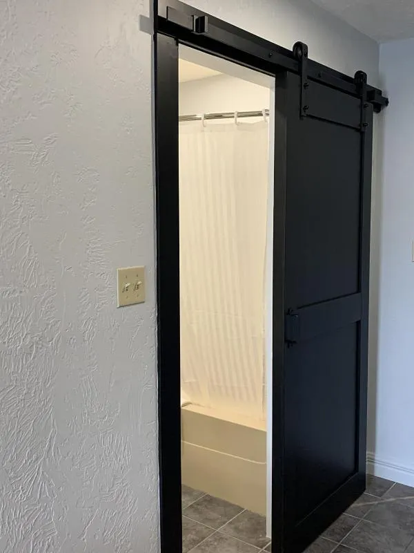 Bathroom in Shores Inn & Hotel