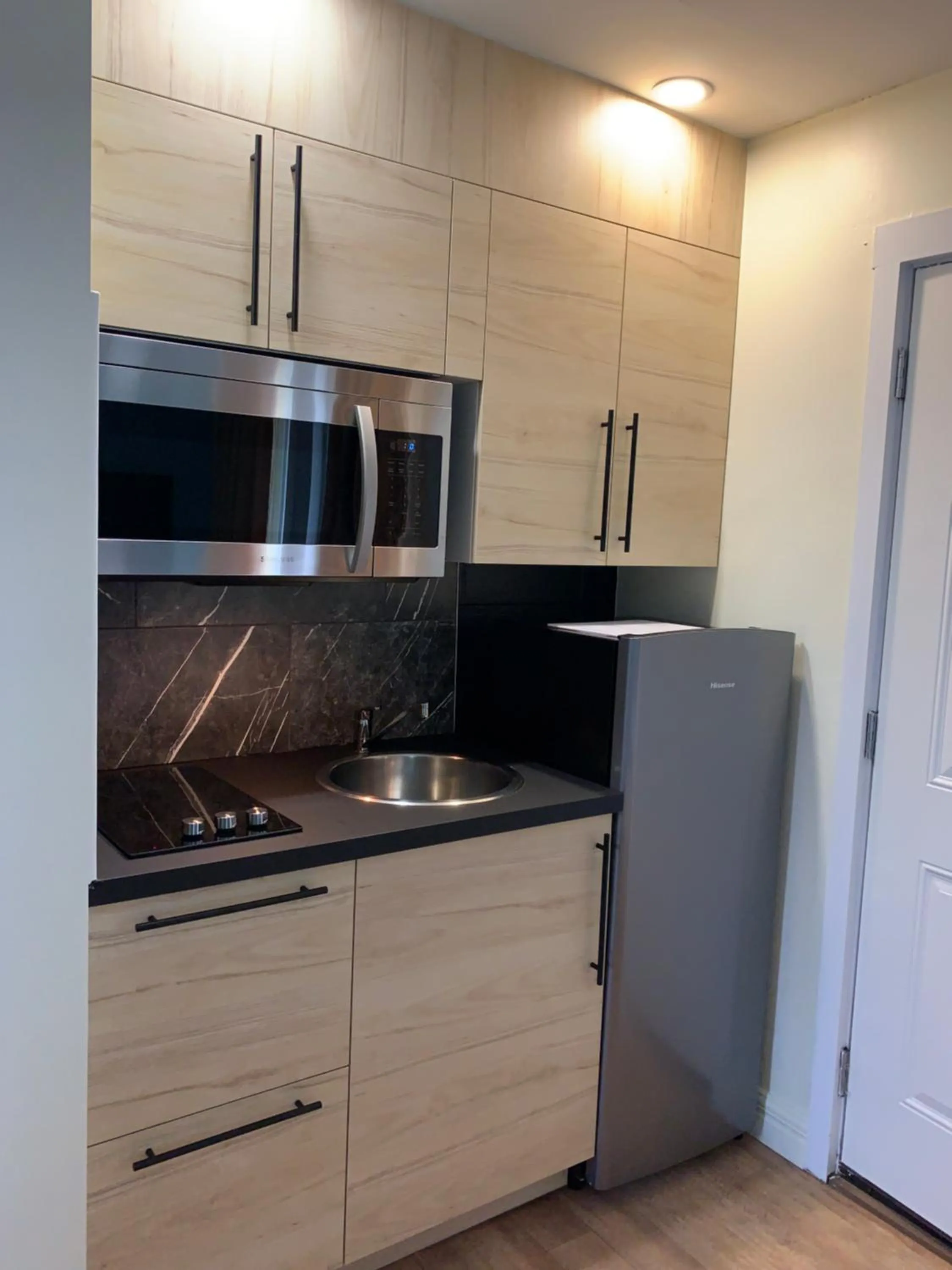 Kitchen or kitchenette in Shores Inn & Hotel