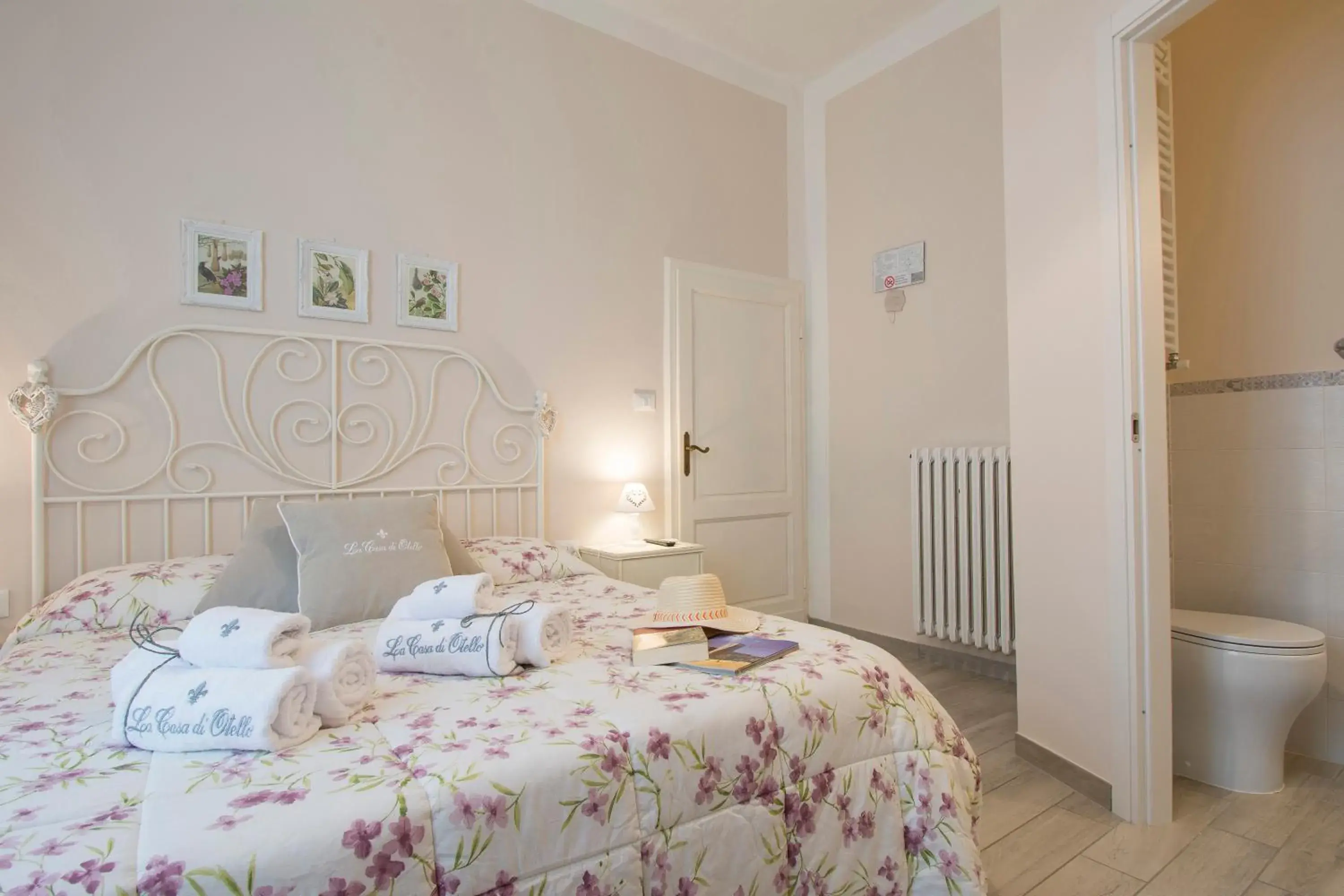 Double Room with Private Bathroom in B&B La Casa di Otello Double Room with Private Bathroom in B&B La Casa di Otello