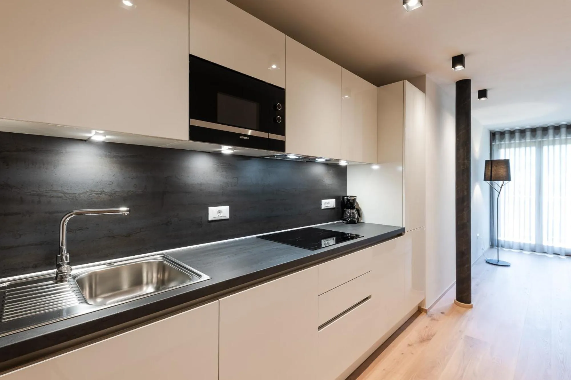 Kitchen or kitchenette in Aparthotel Abiná Lana Höhe