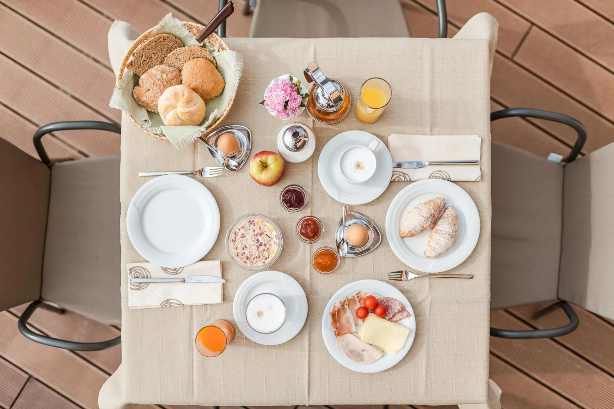 Breakfast in Aparthotel Abiná Lana Höhe