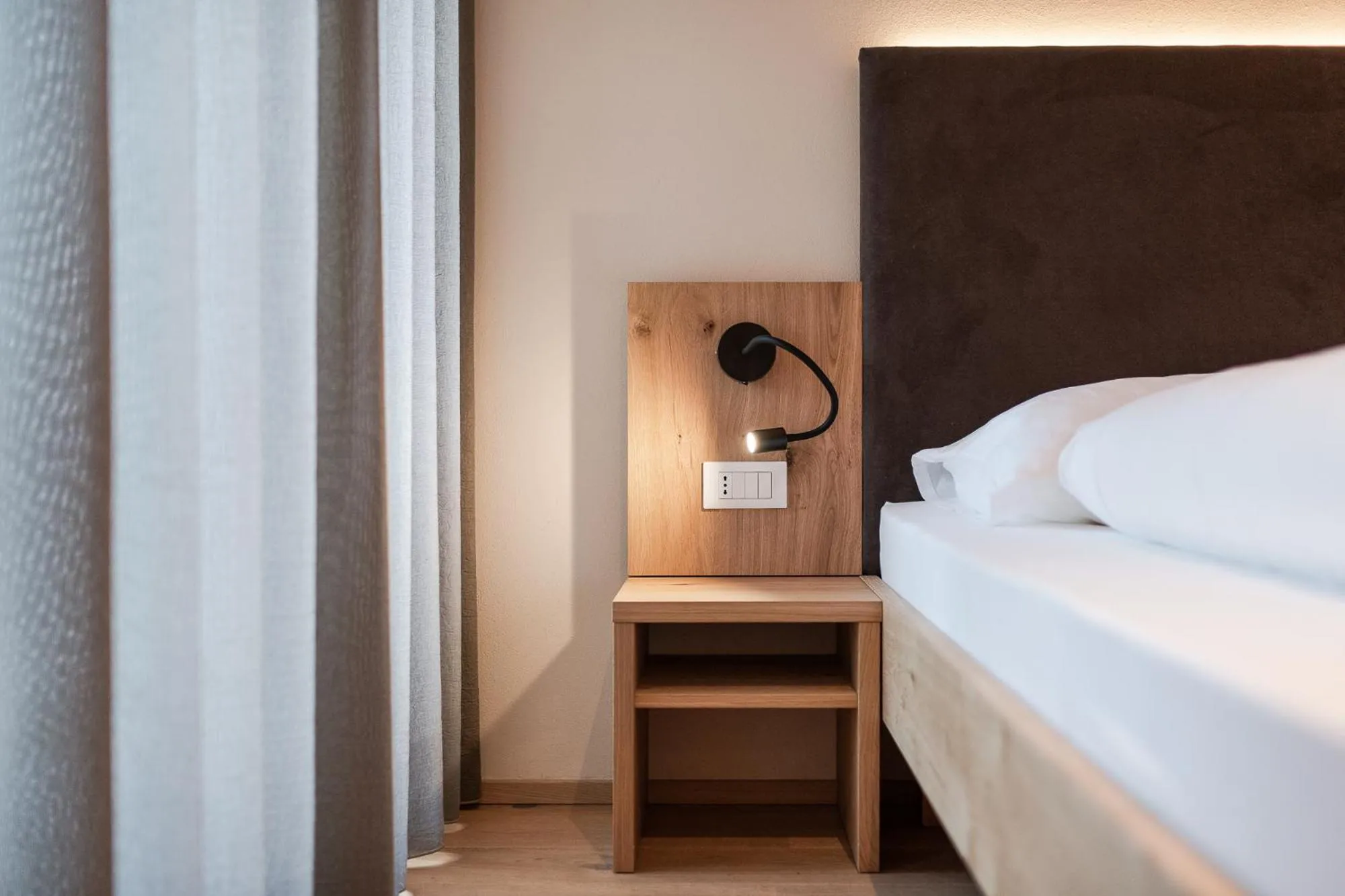 Bedroom, Bed in Aparthotel Abiná Lana Höhe