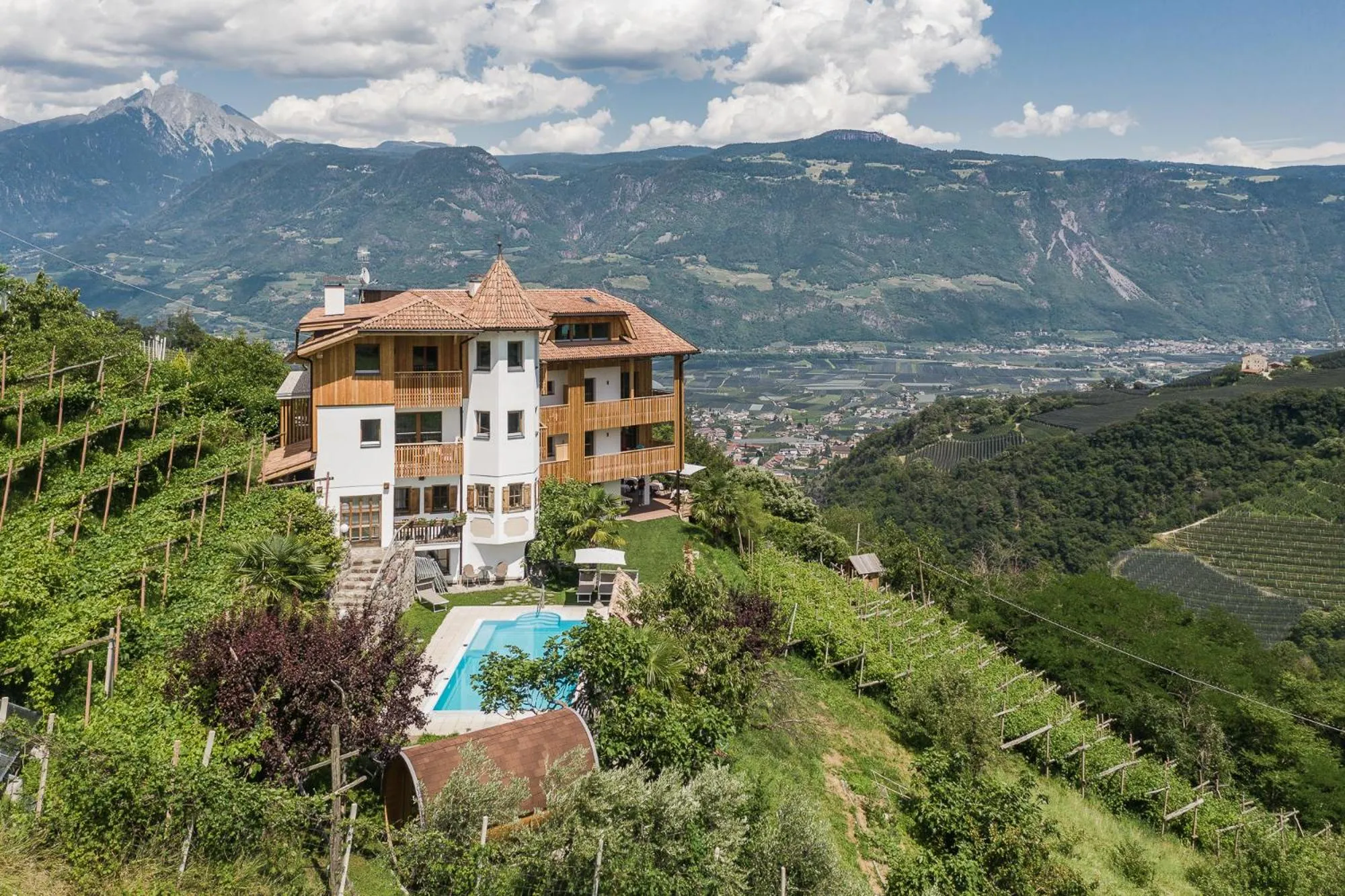 Property building in Aparthotel Abiná Lana Höhe