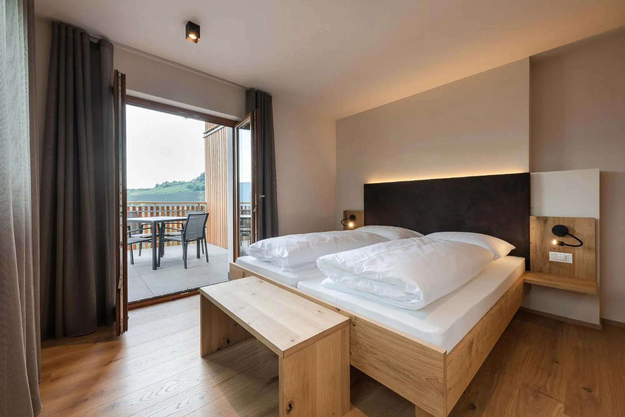 Bedroom, Bed in Aparthotel Abiná Lana Höhe