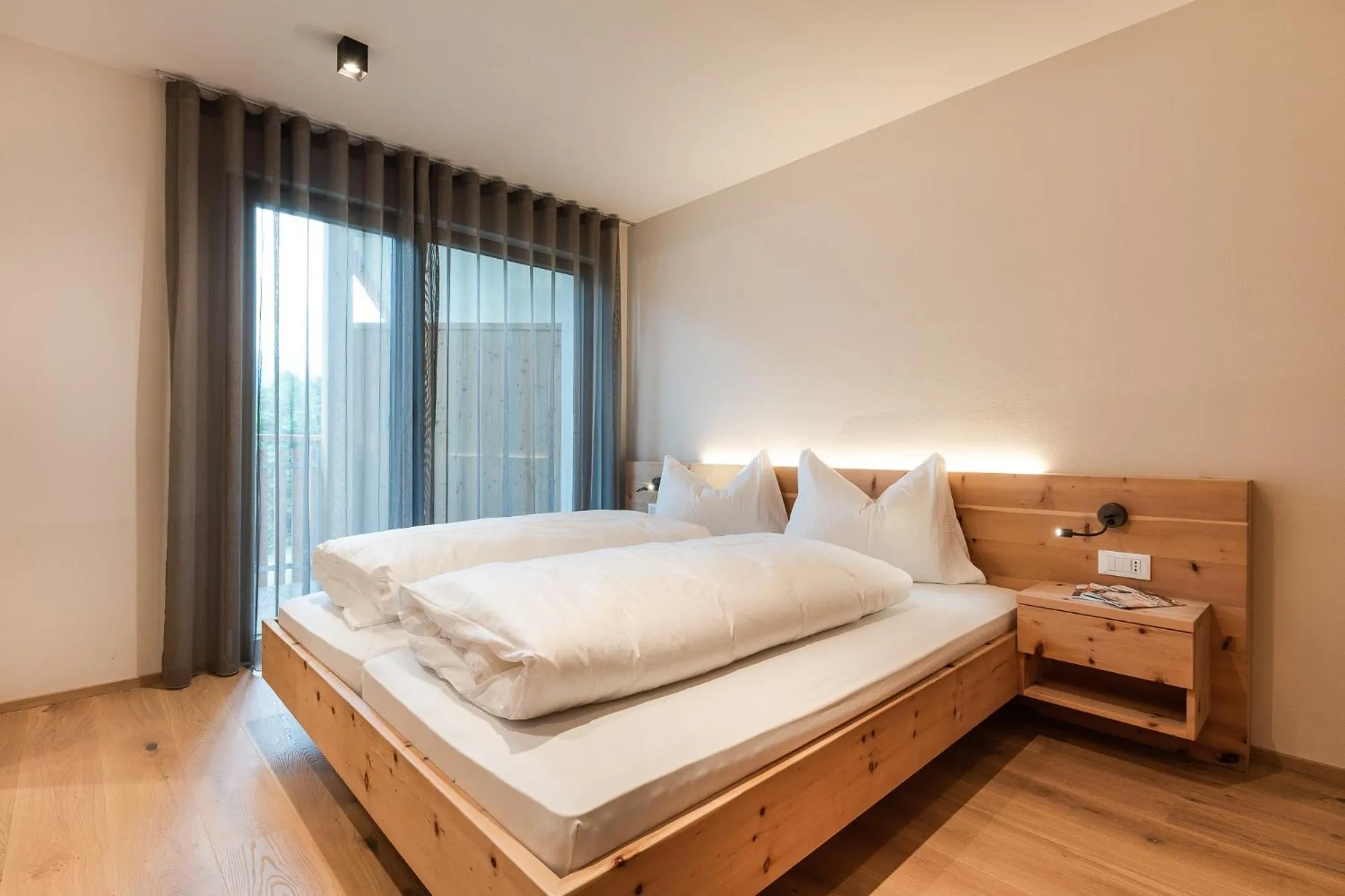 Bedroom, Bed in Aparthotel Abiná Lana Höhe