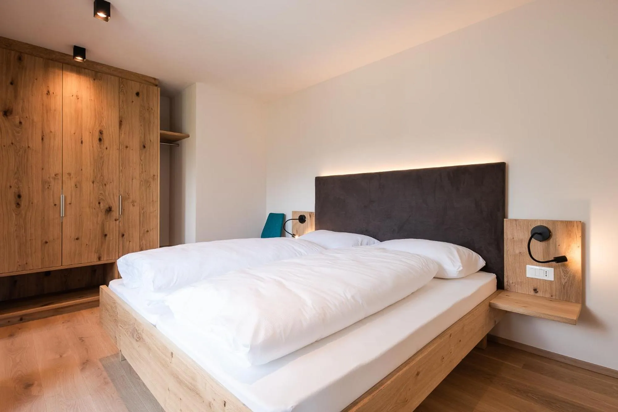 Photo of the whole room, Bed in Aparthotel Abiná Lana Höhe