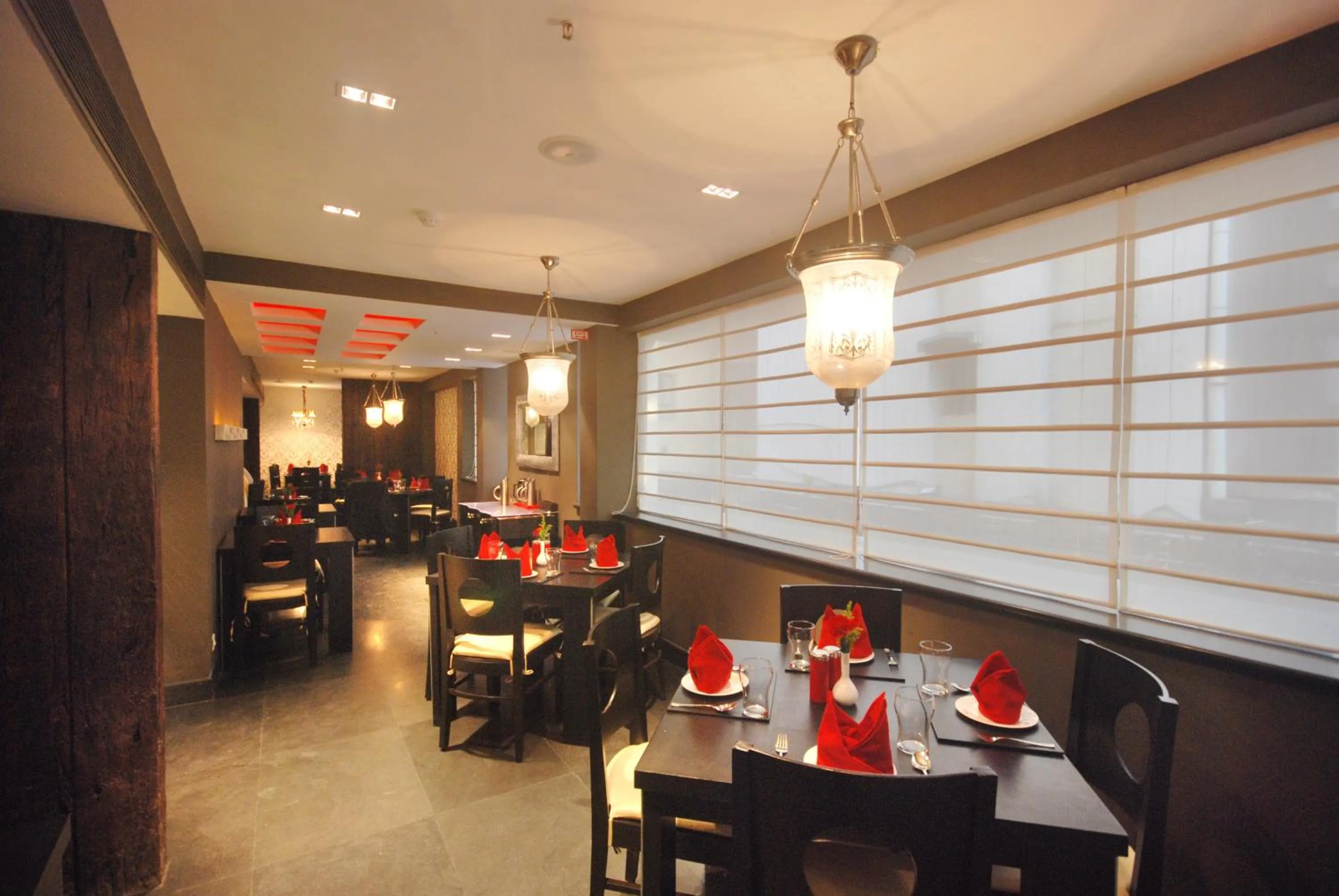 Restaurant/places to eat in Hotel Metropole