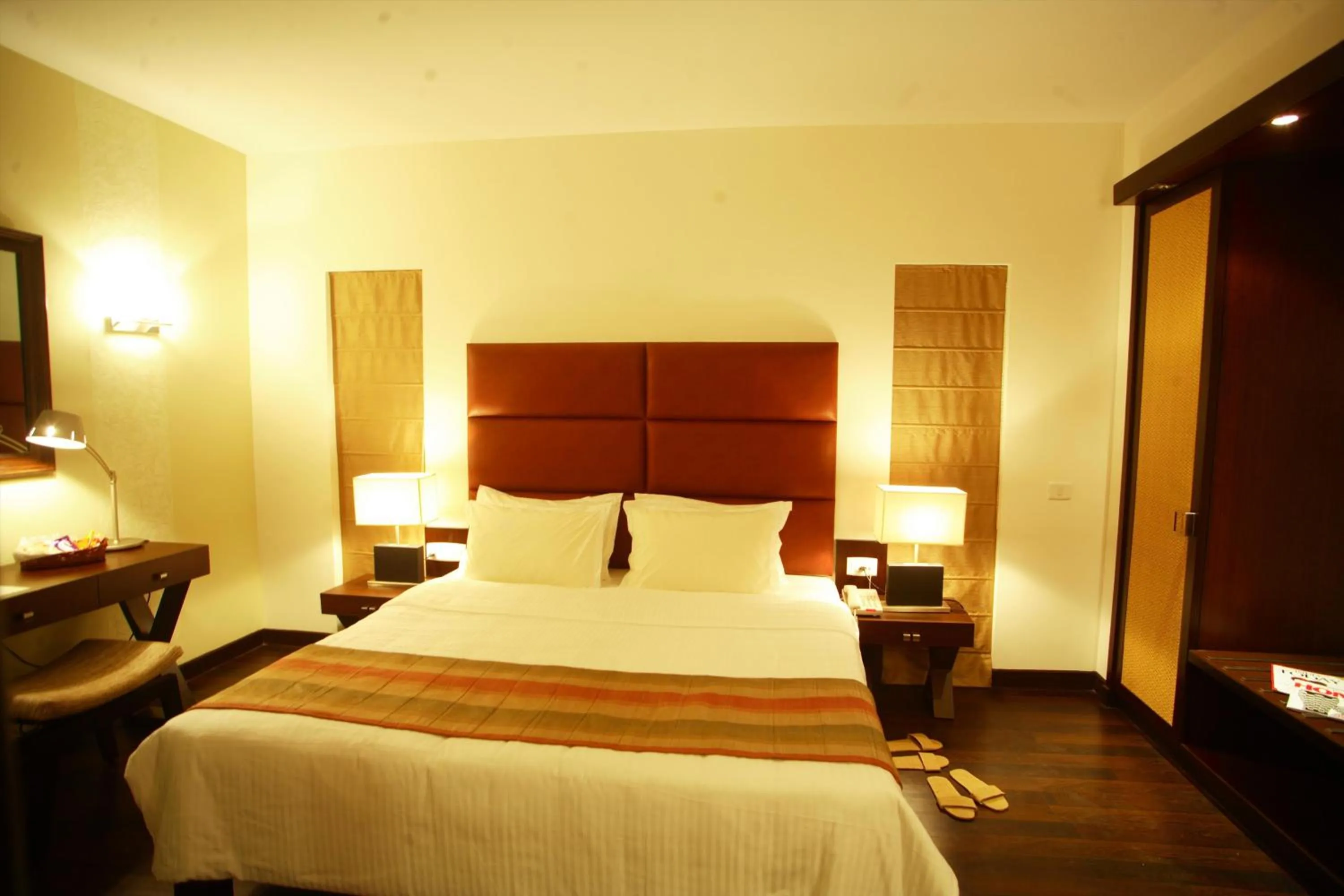 Photo of the whole room, Bed in Hotel Metropole