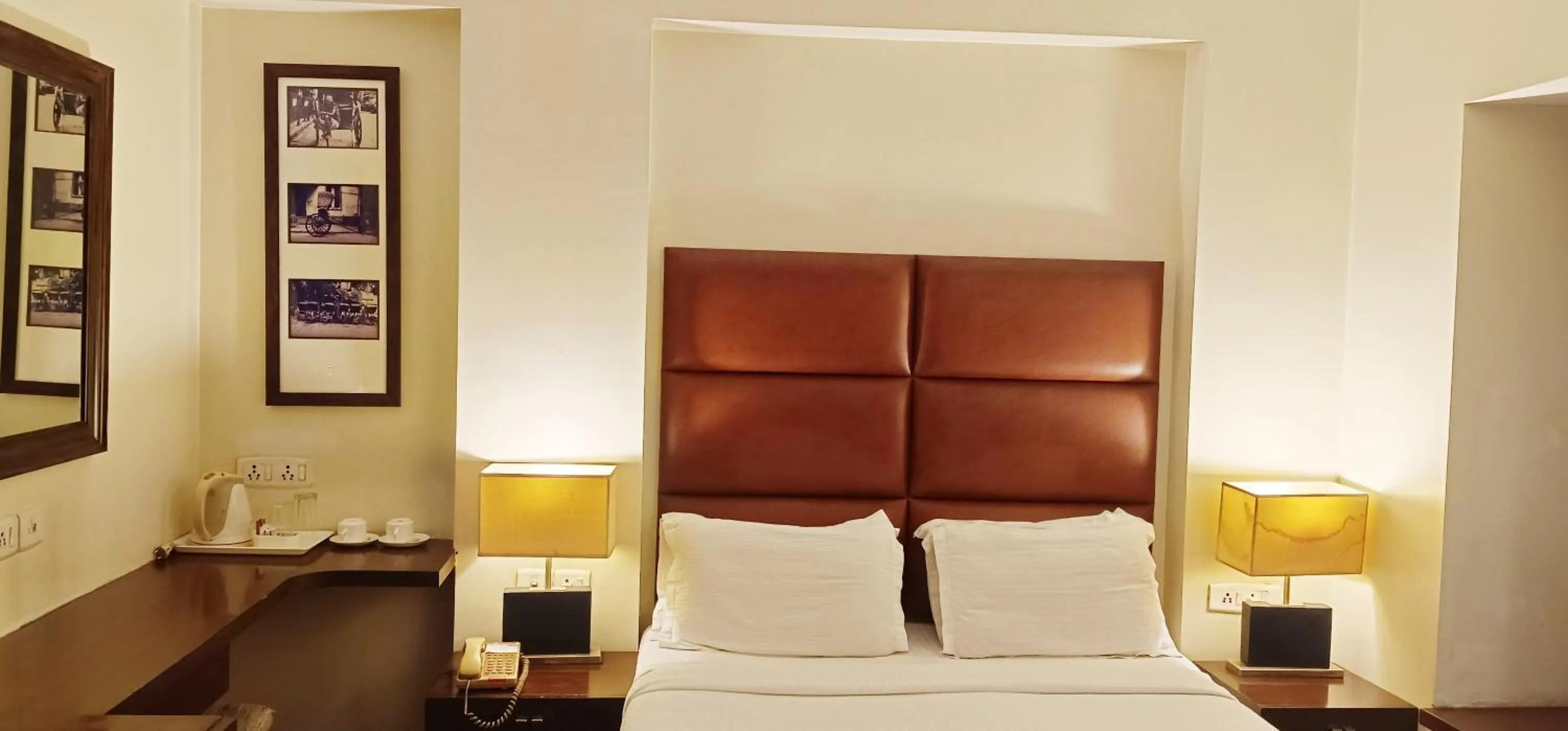 Bedroom, Bed in Hotel Metropole