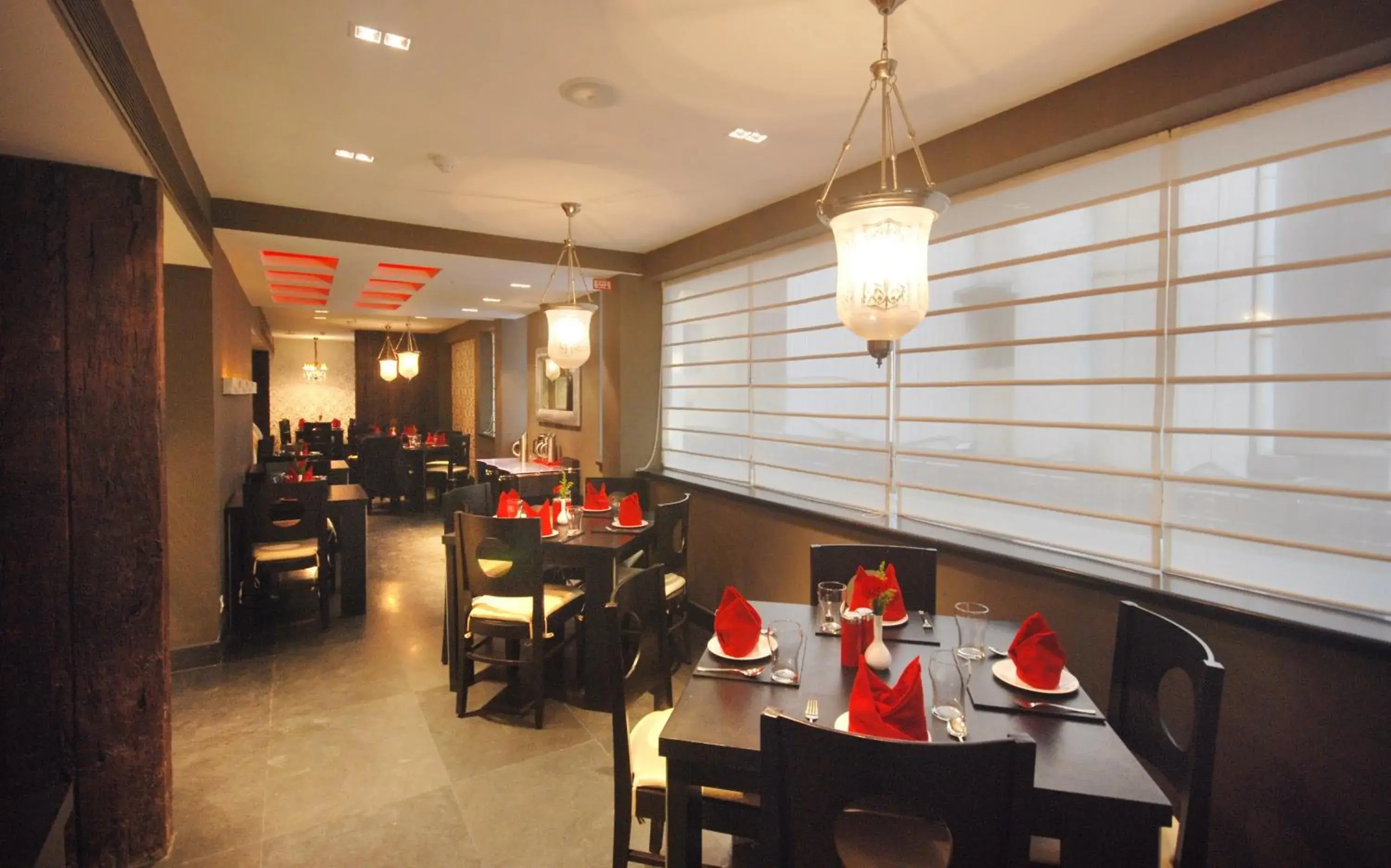 Restaurant/places to eat in Hotel Metropole Restaurant/places to eat in Hotel Metropole