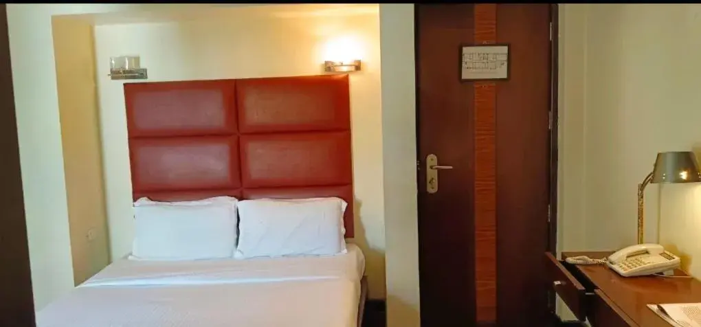 Bed in Hotel Metropole Bed in Hotel Metropole