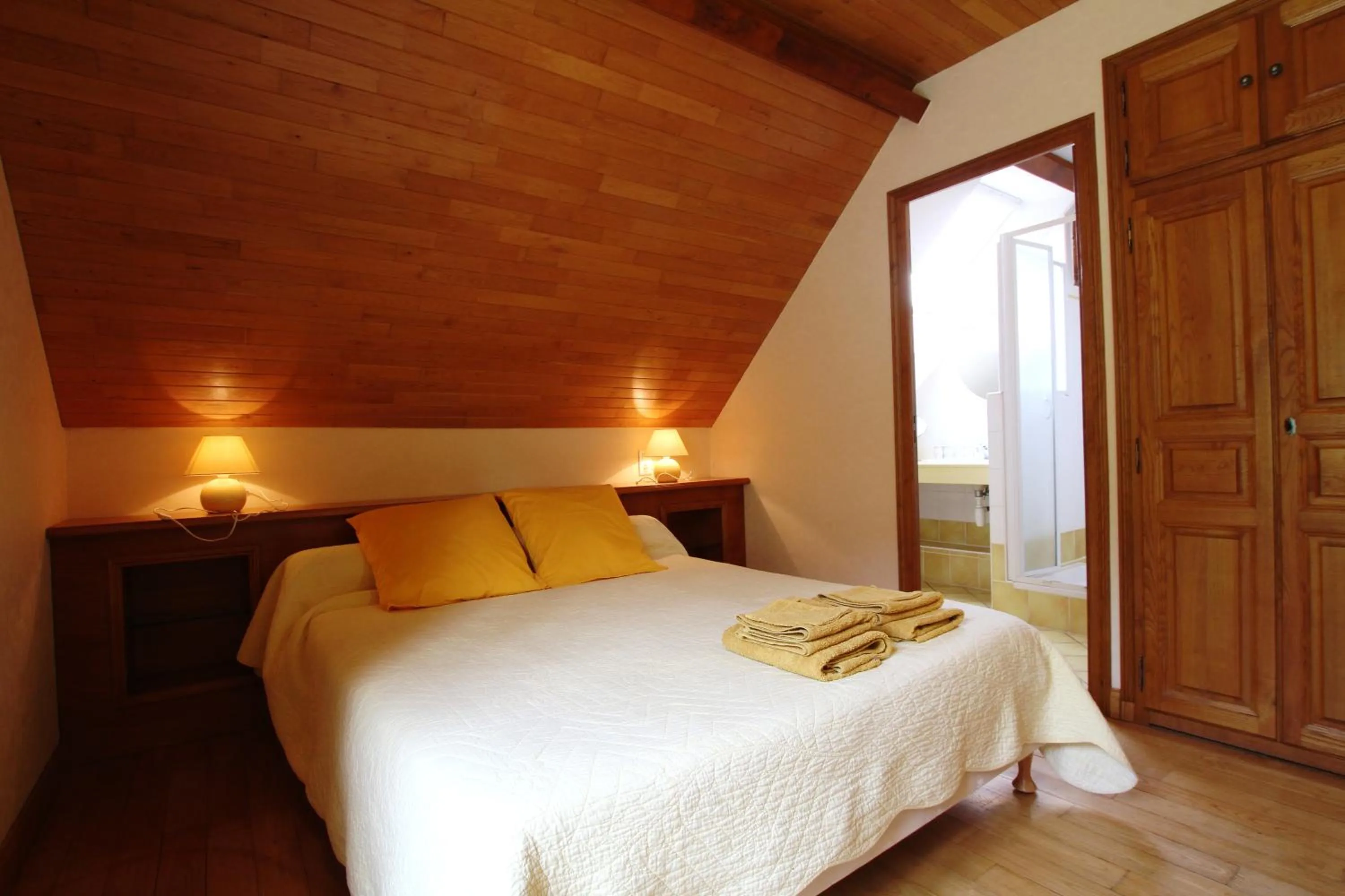 Bedroom, Bed in L'espiatet