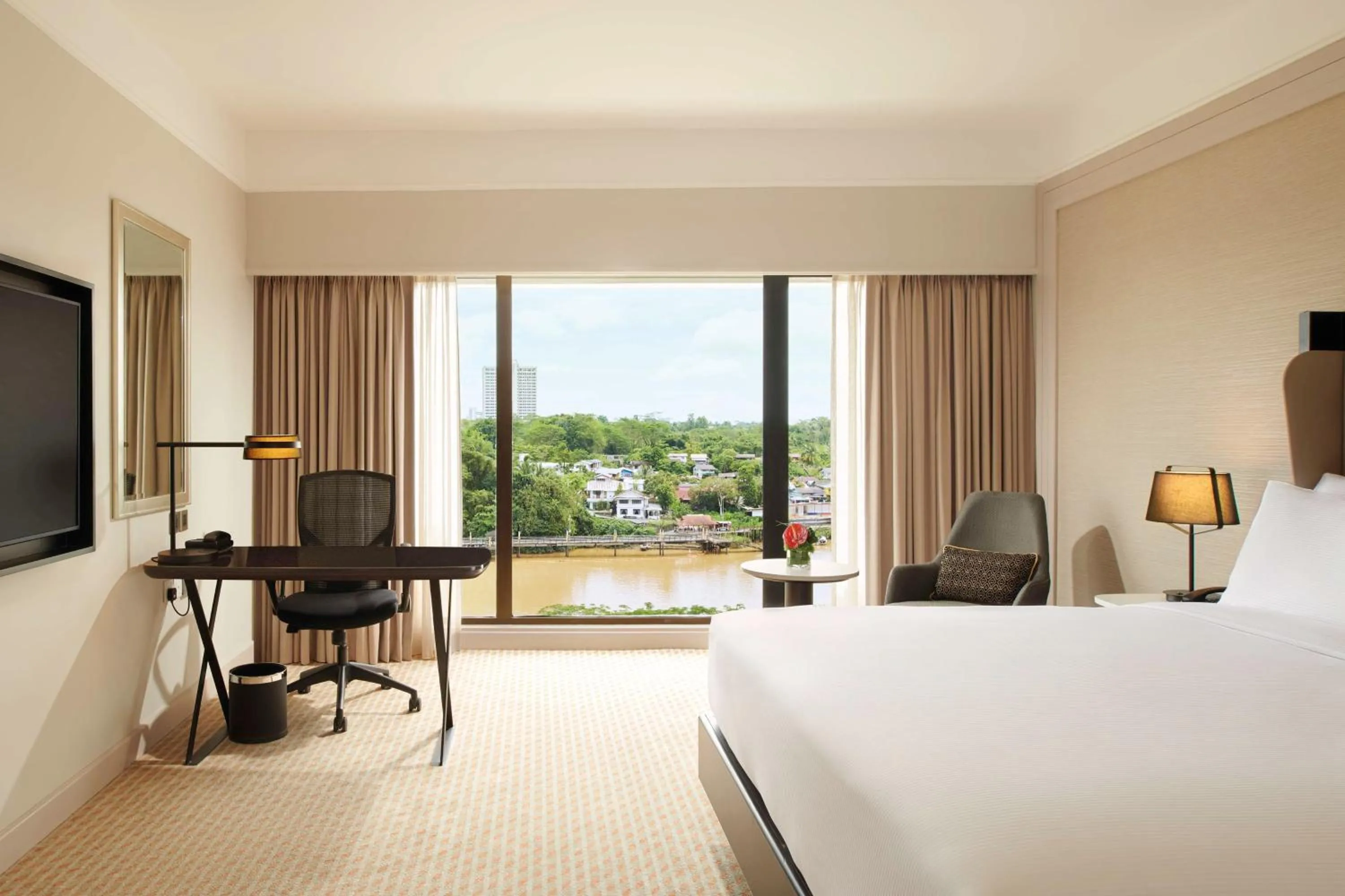 Bedroom, Bed in Hilton Kuching Hotel