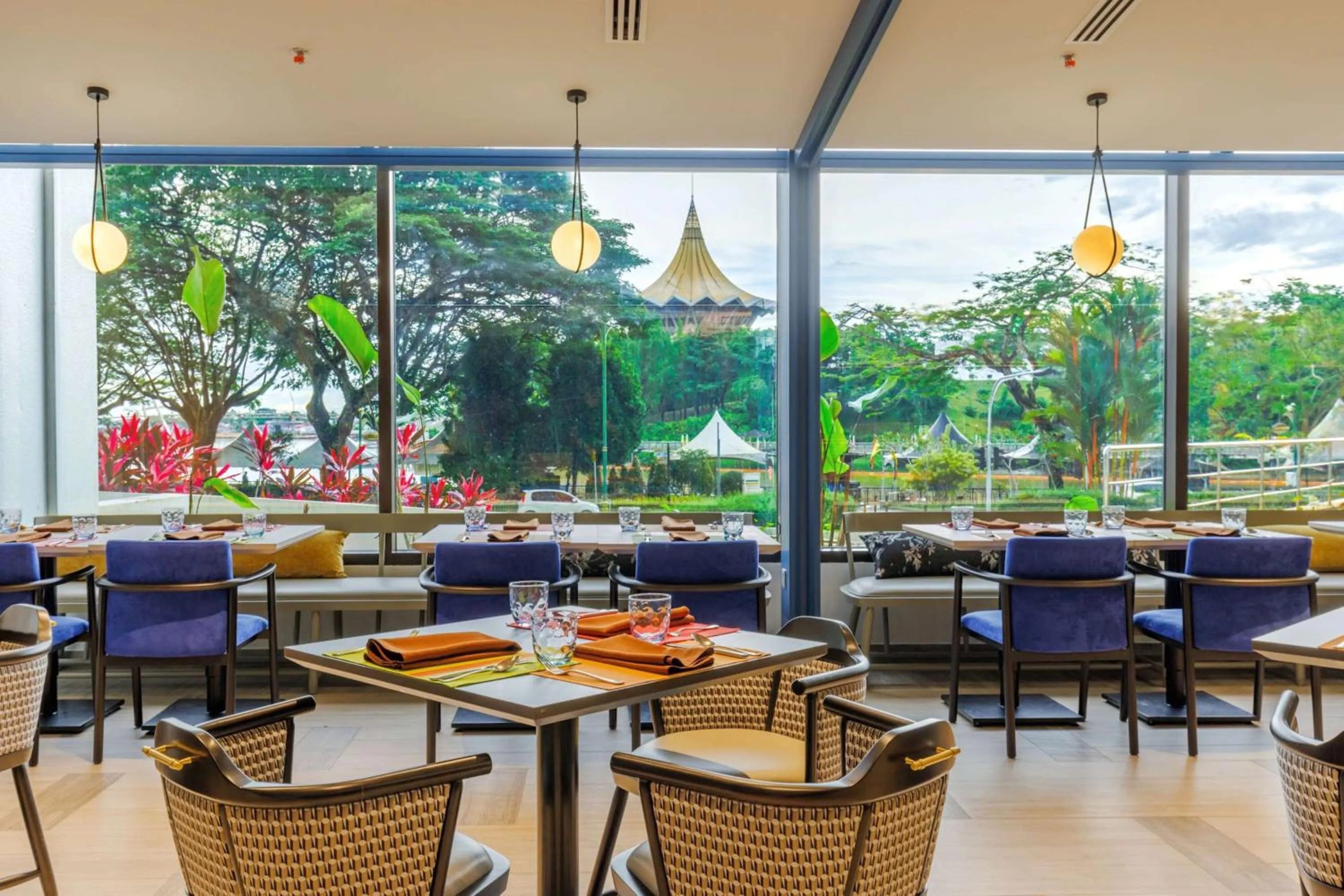Restaurant/places to eat in Hilton Kuching Hotel