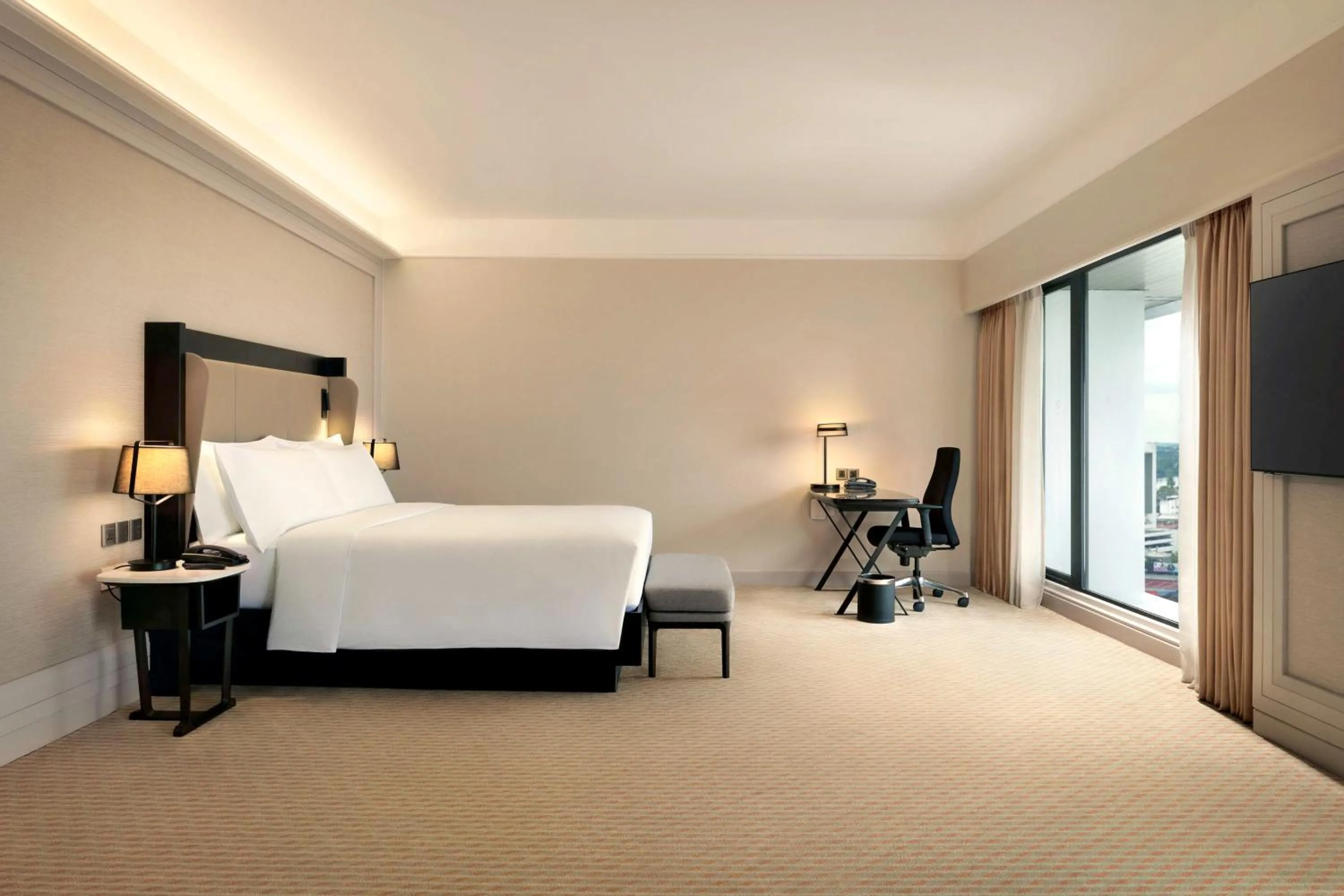 Bedroom, Bed in Hilton Kuching Hotel