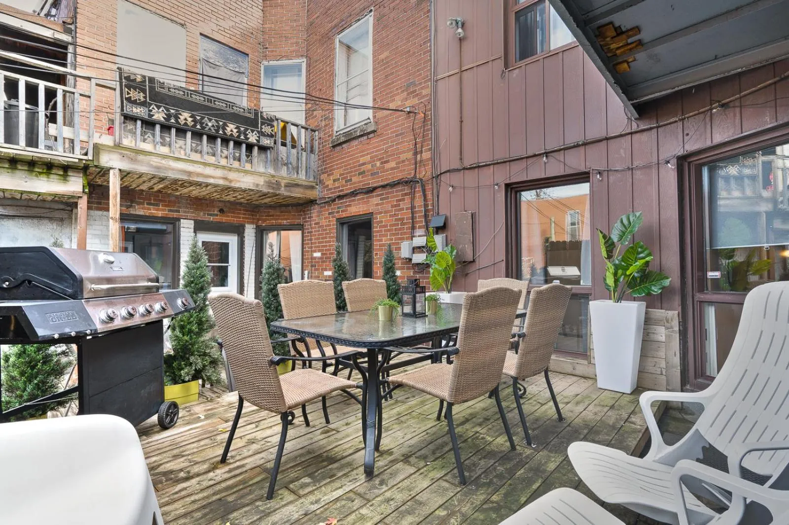 Patio in LiV MTL Avenue