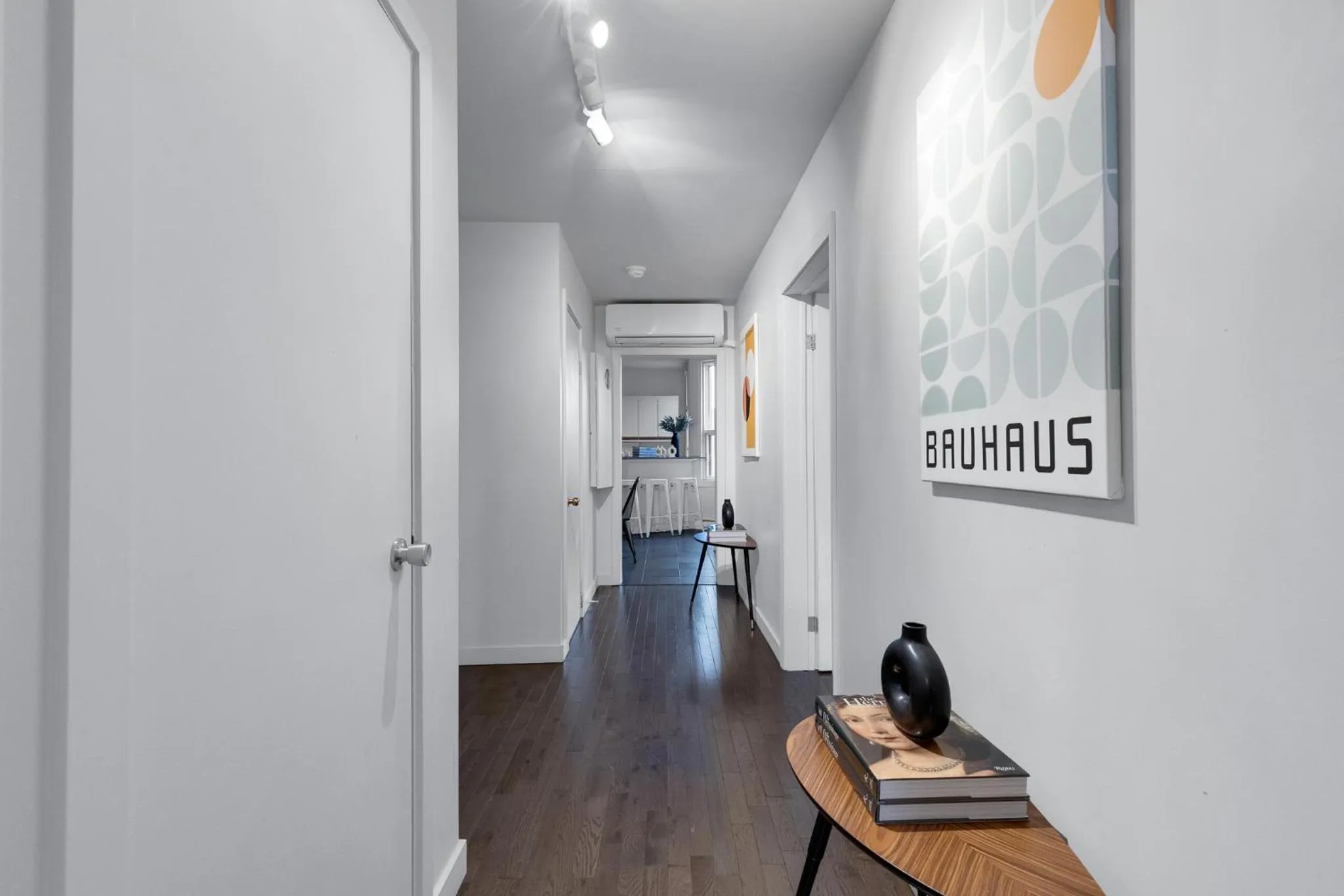 Text overlay in LiV MTL Avenue