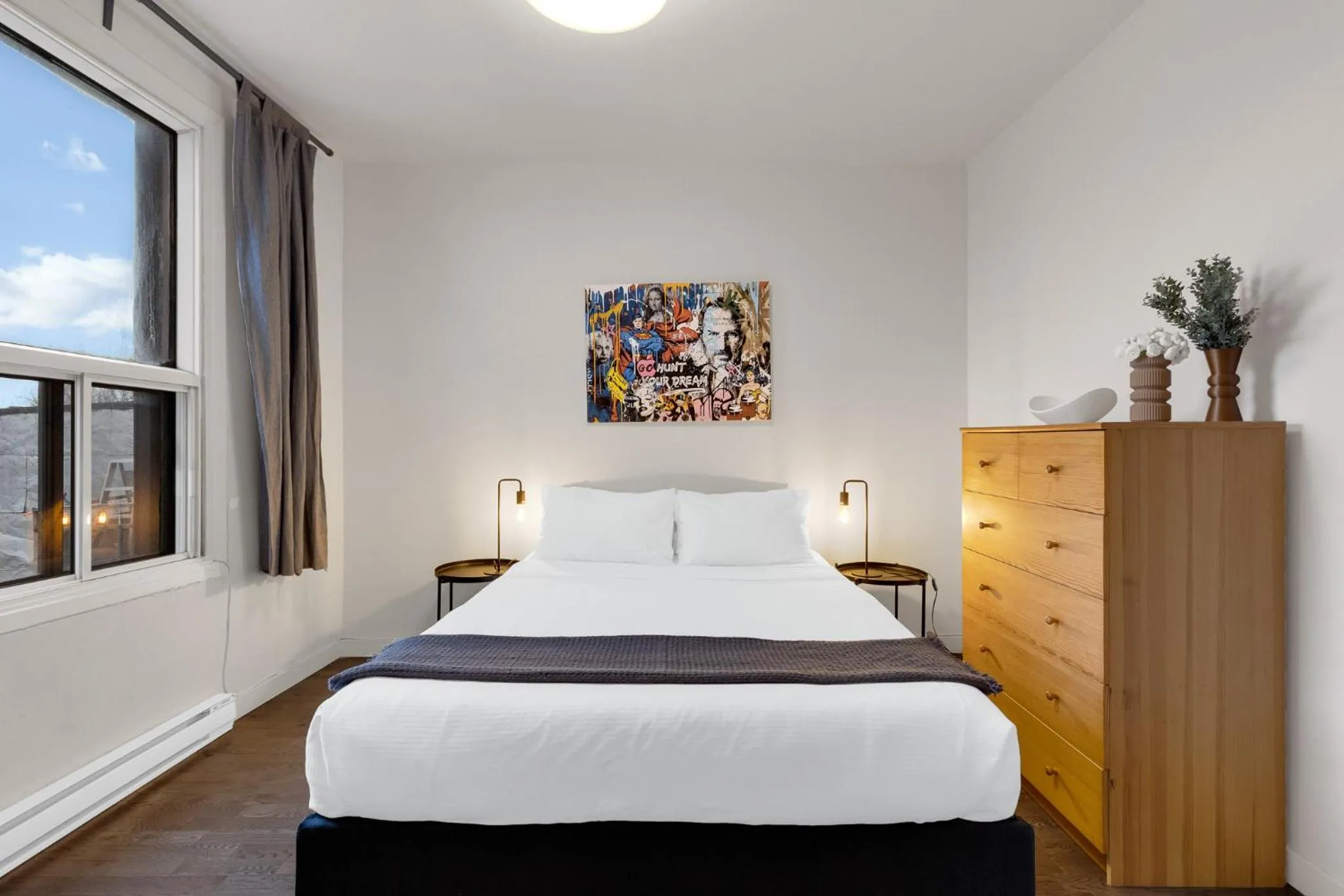 Bed in LiV MTL Avenue