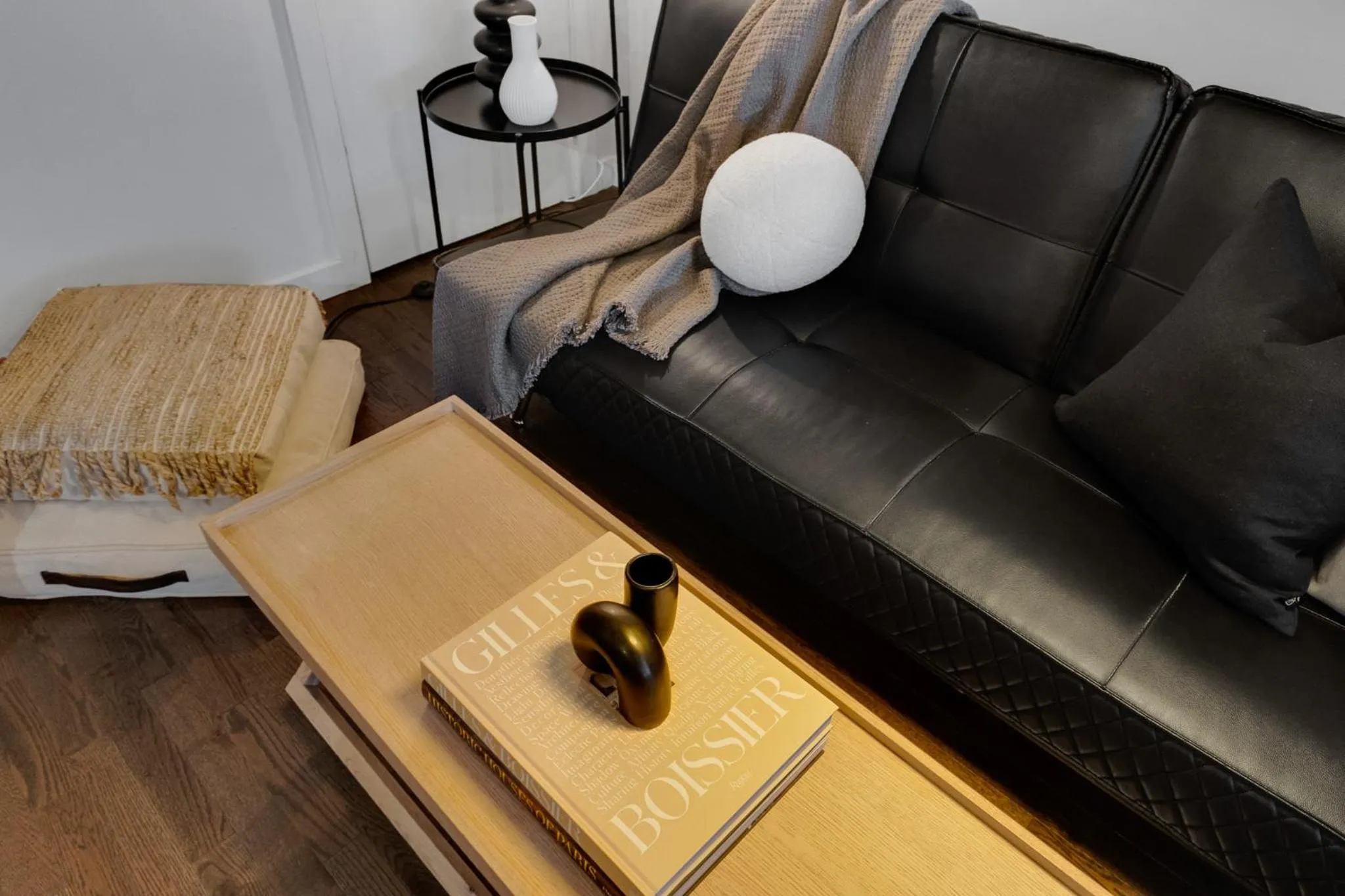 Living room in LiV MTL Avenue