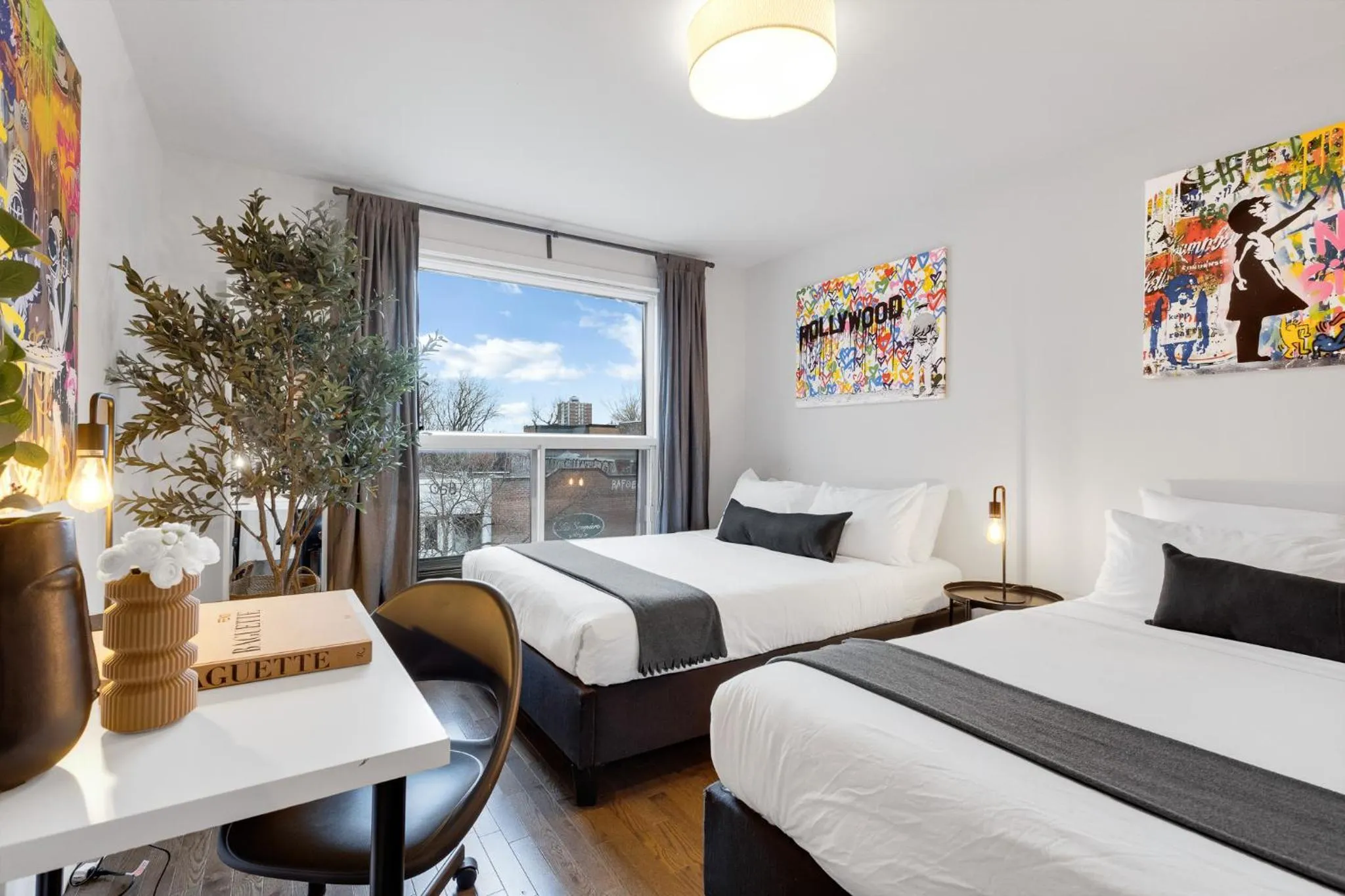 Bed in LiV MTL Avenue