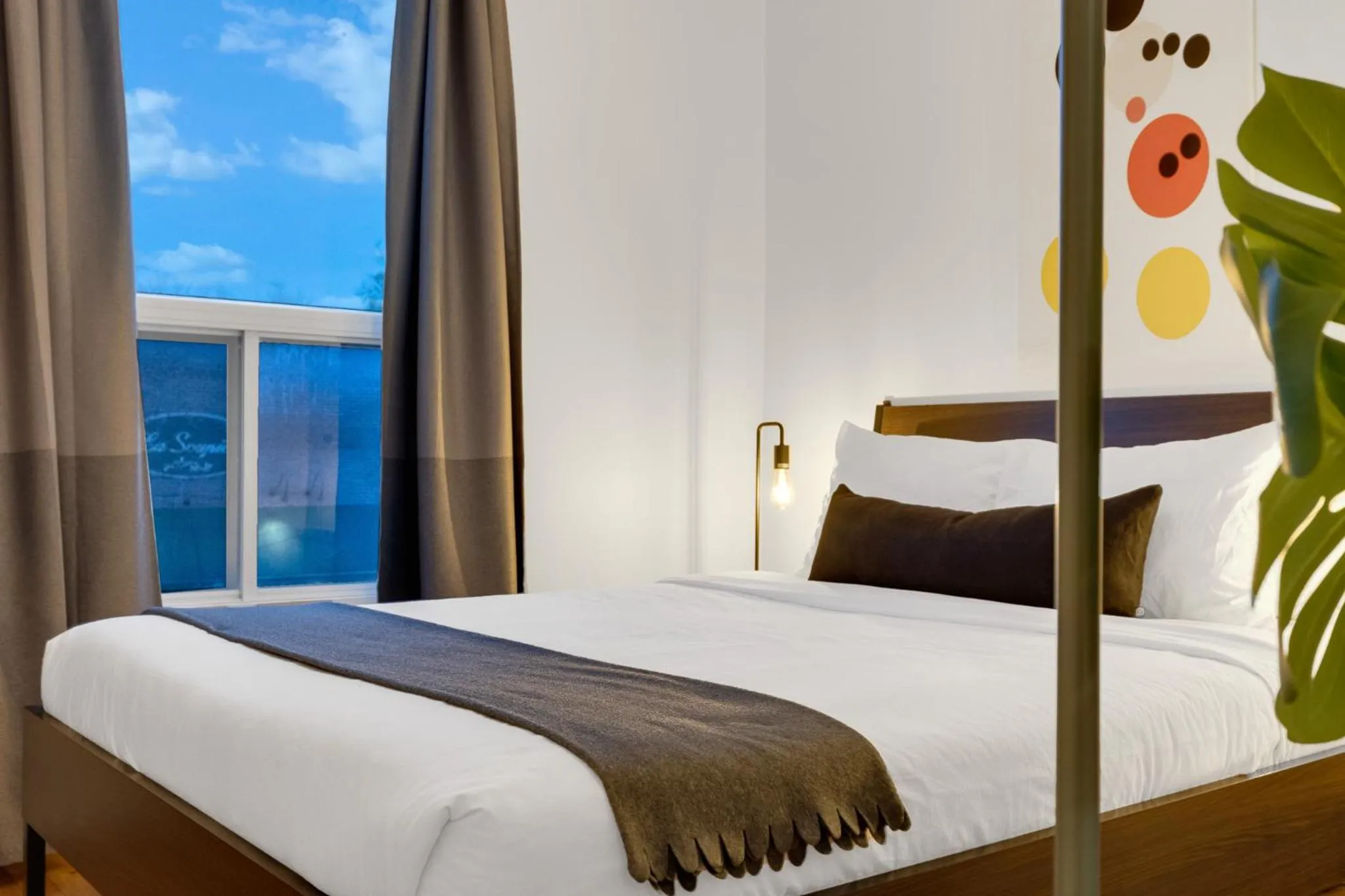 Bed in LiV MTL Avenue