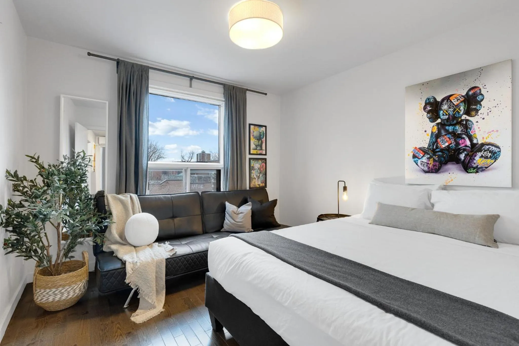 Bed in LiV MTL Avenue