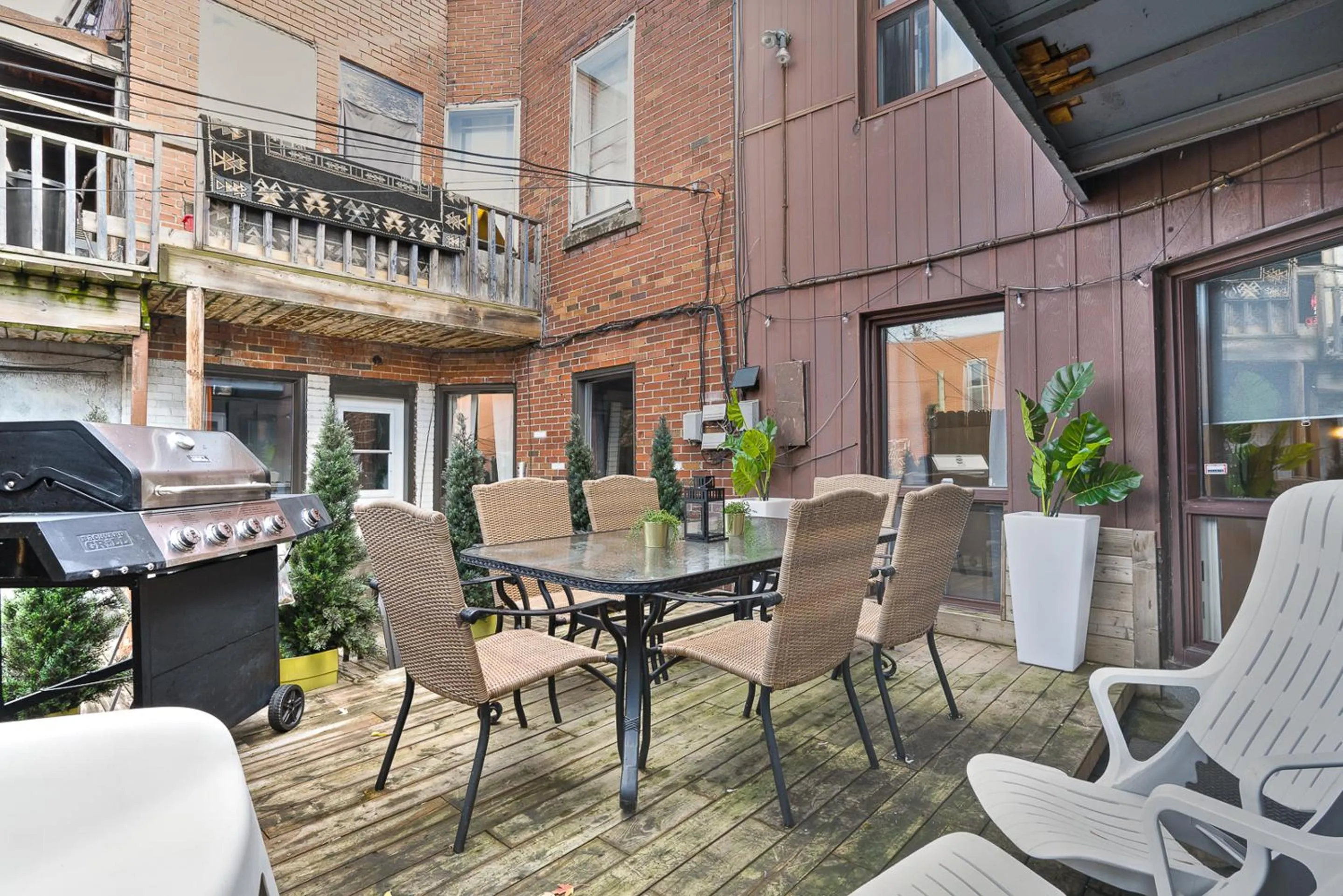 Patio in LiV MTL Avenue