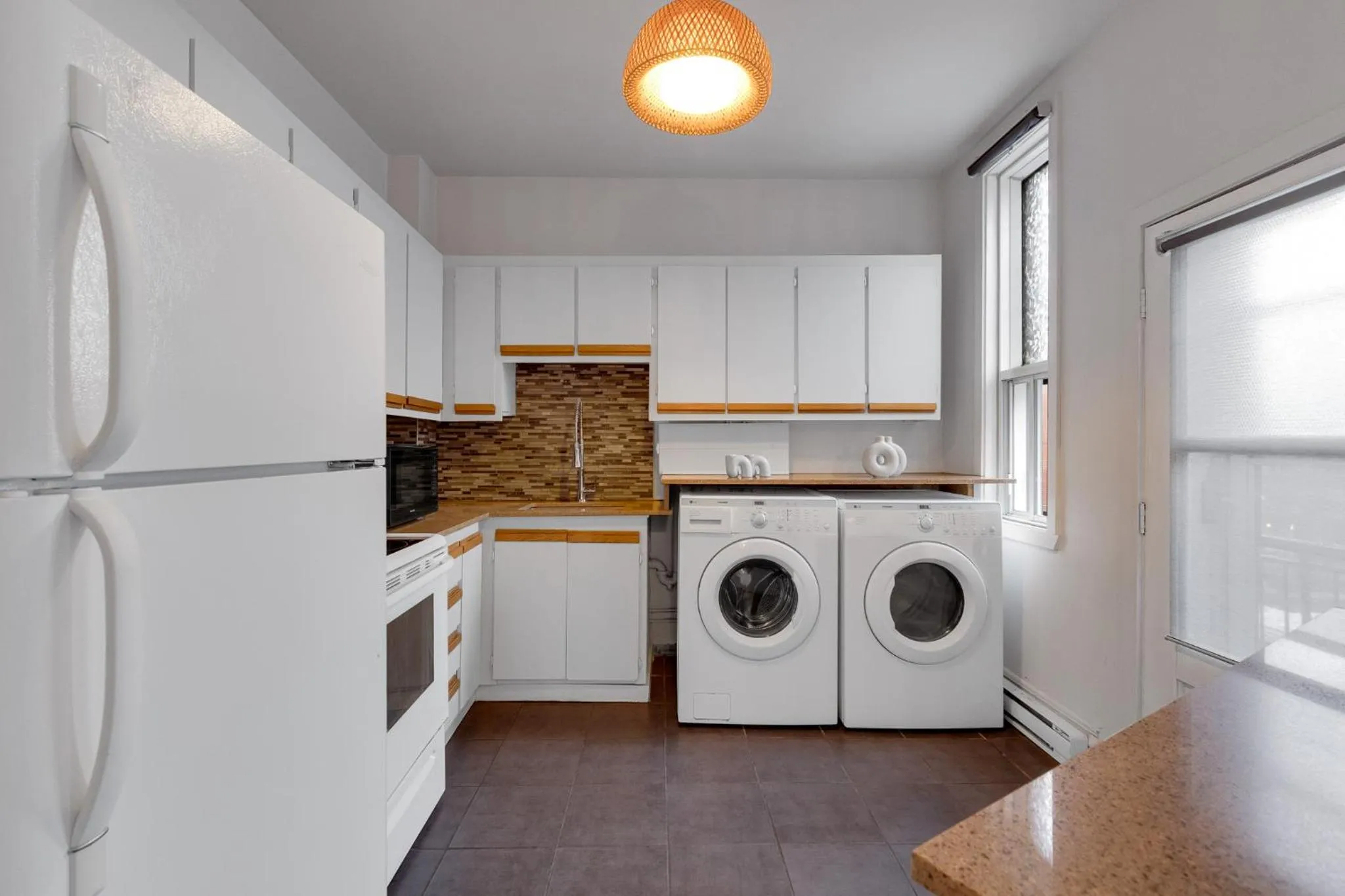 Kitchen or kitchenette in LiV MTL Avenue