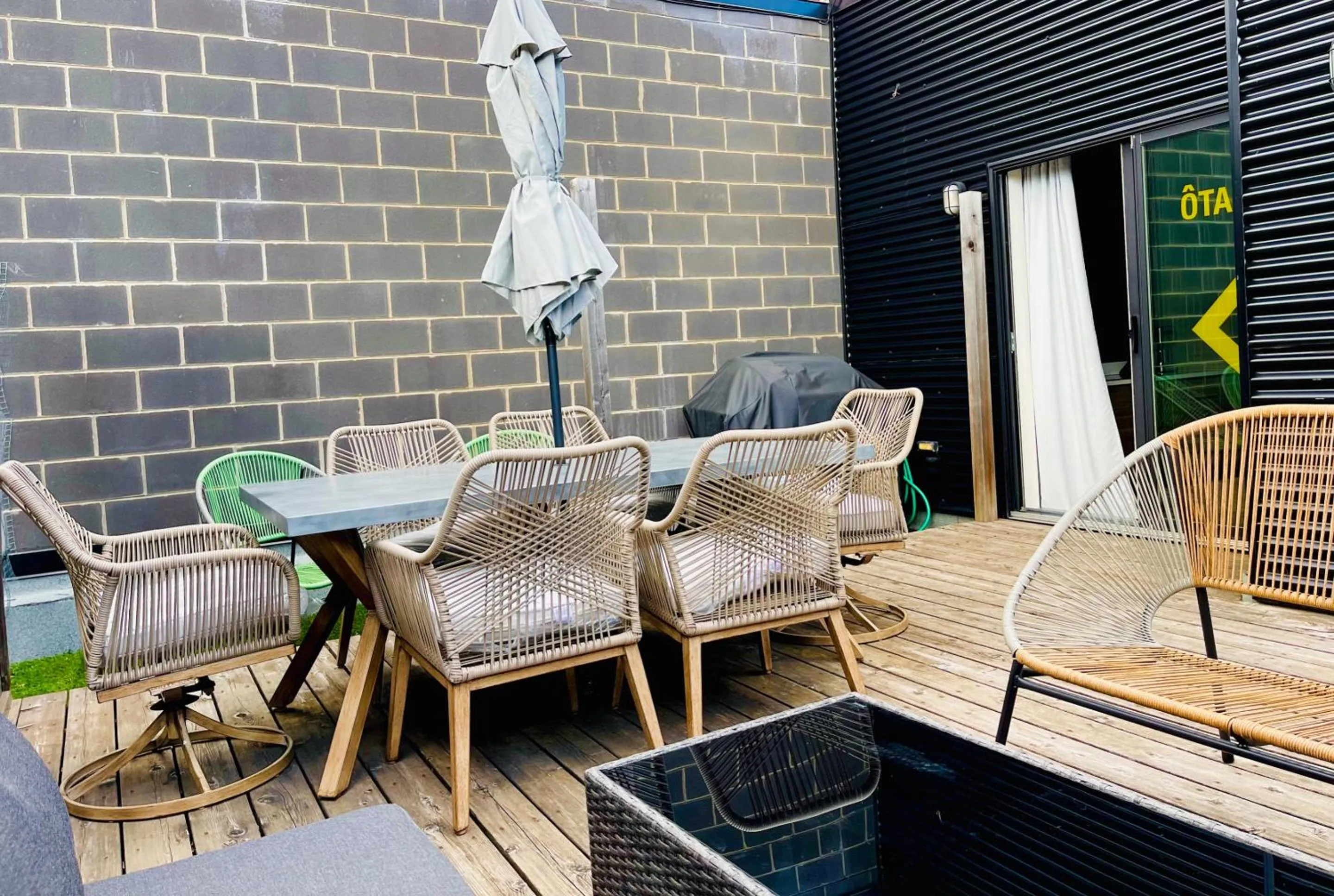 Patio in LiV MTL Plato