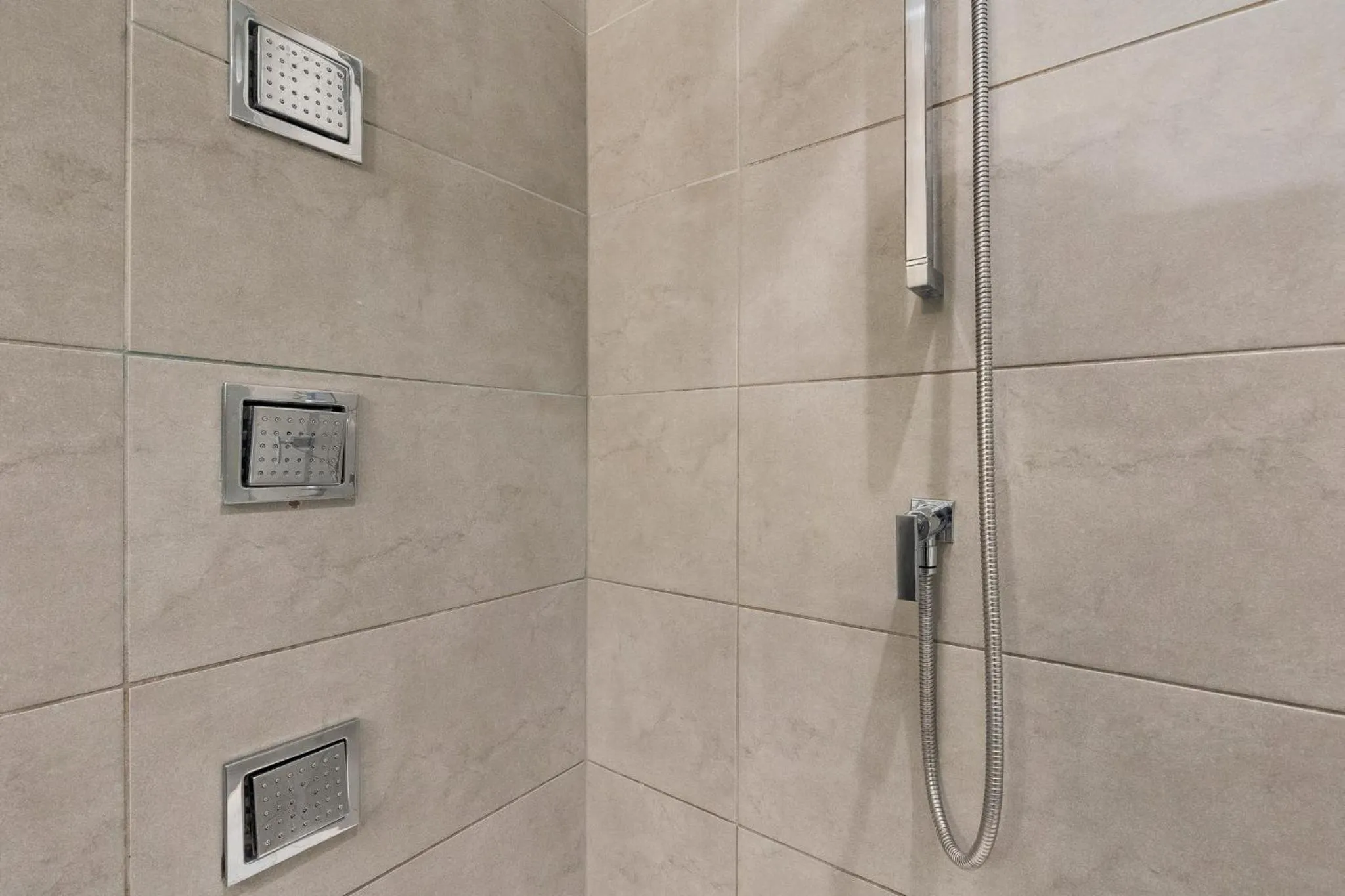 Shower in LiV MTL Plato